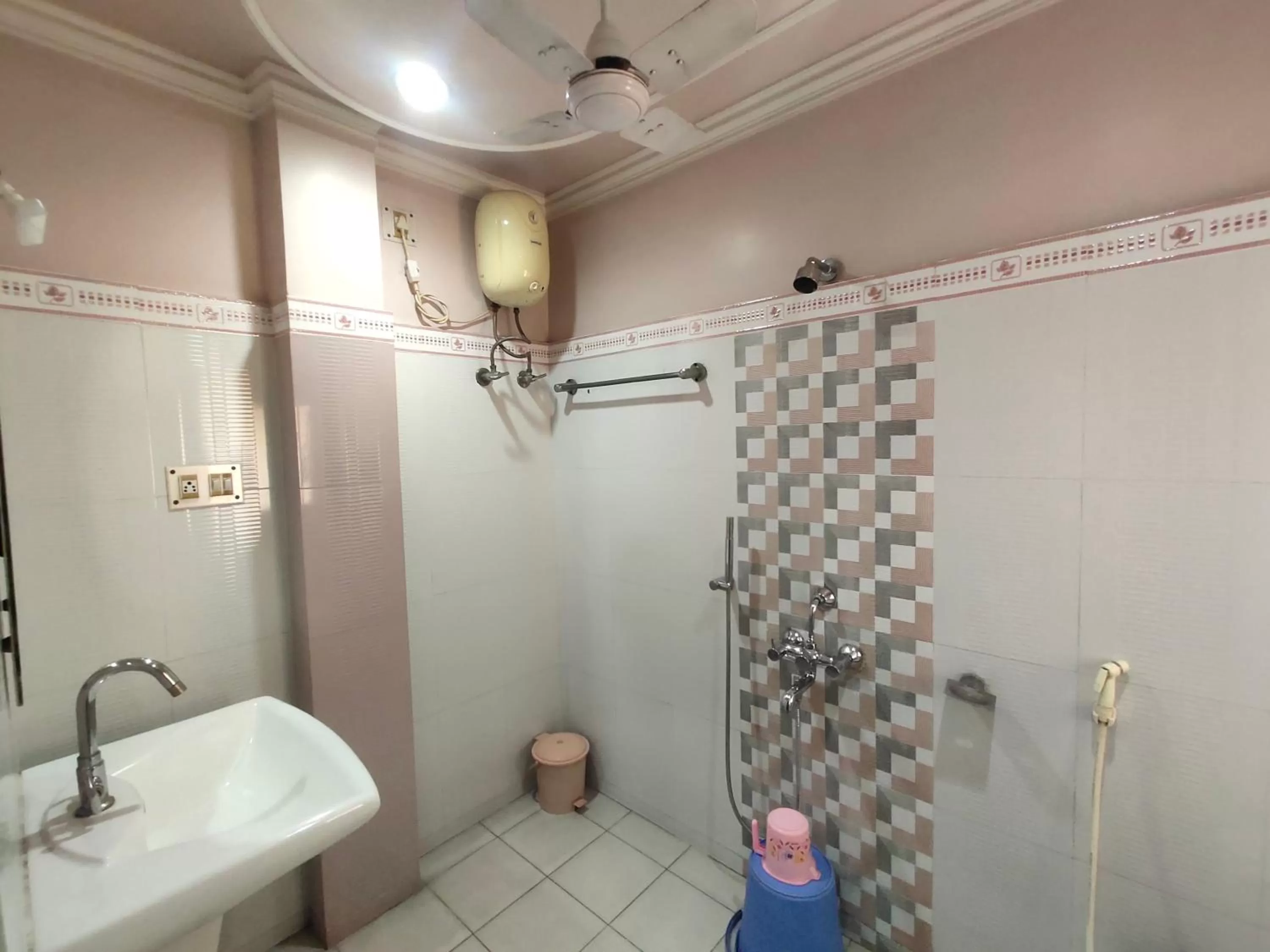 Bathroom in Hotel Samrat