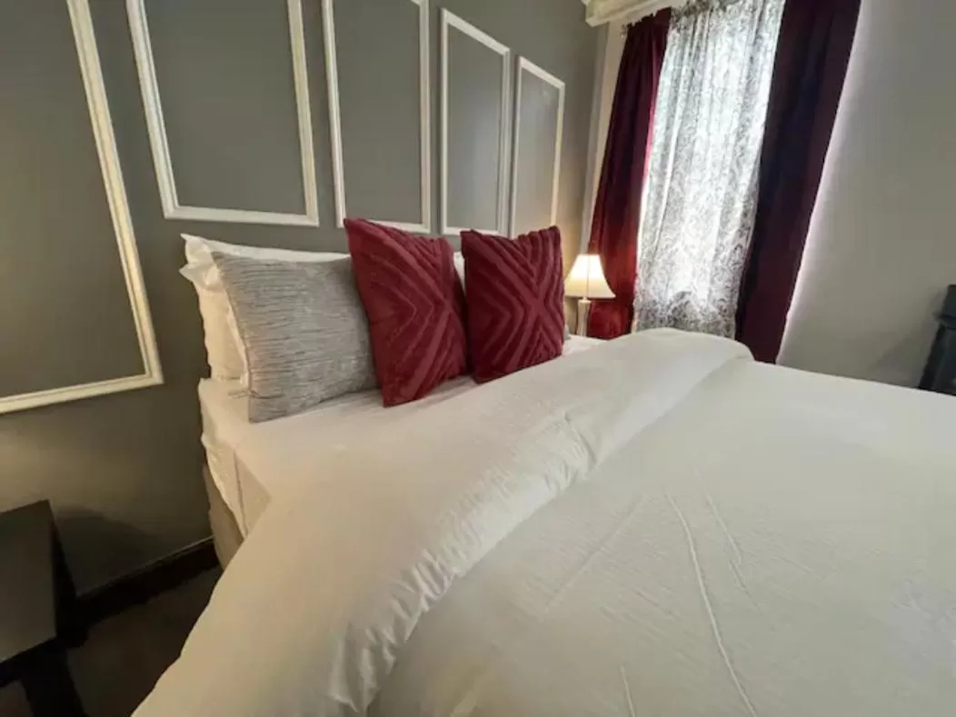 Bed in Hotel Phillips