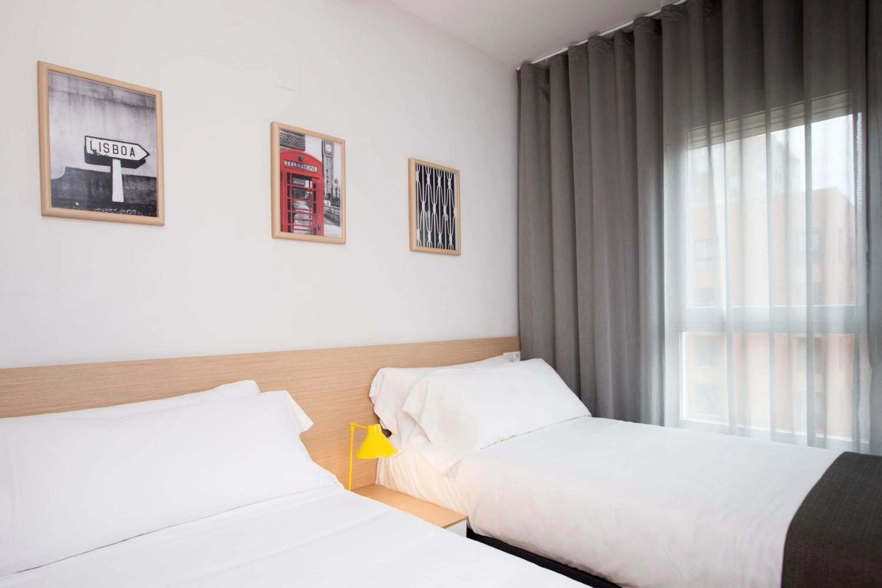 Photo of the whole room, Bed in Valenciaflats Ciudad de las Ciencias