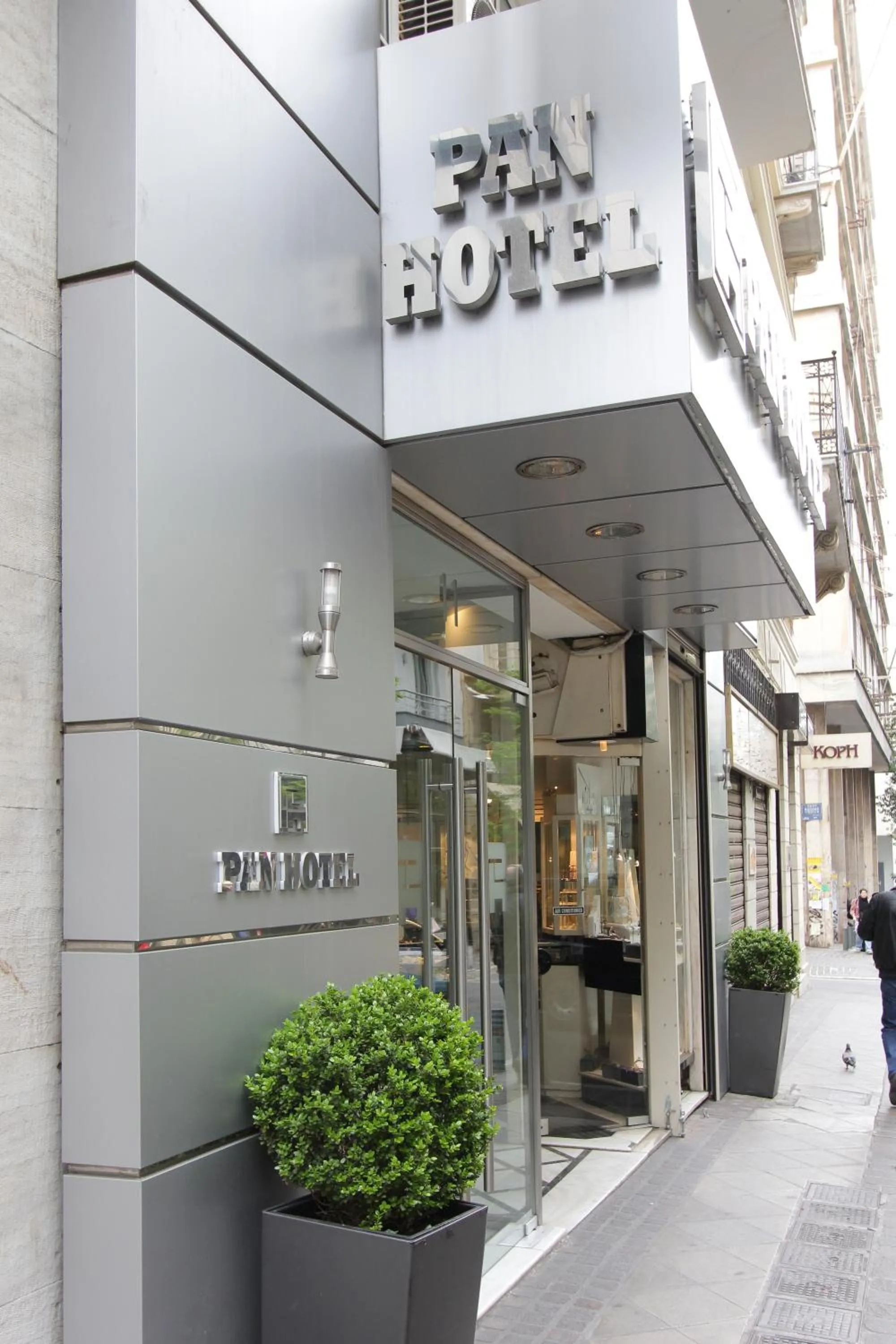 Facade/entrance in Pan Hotel