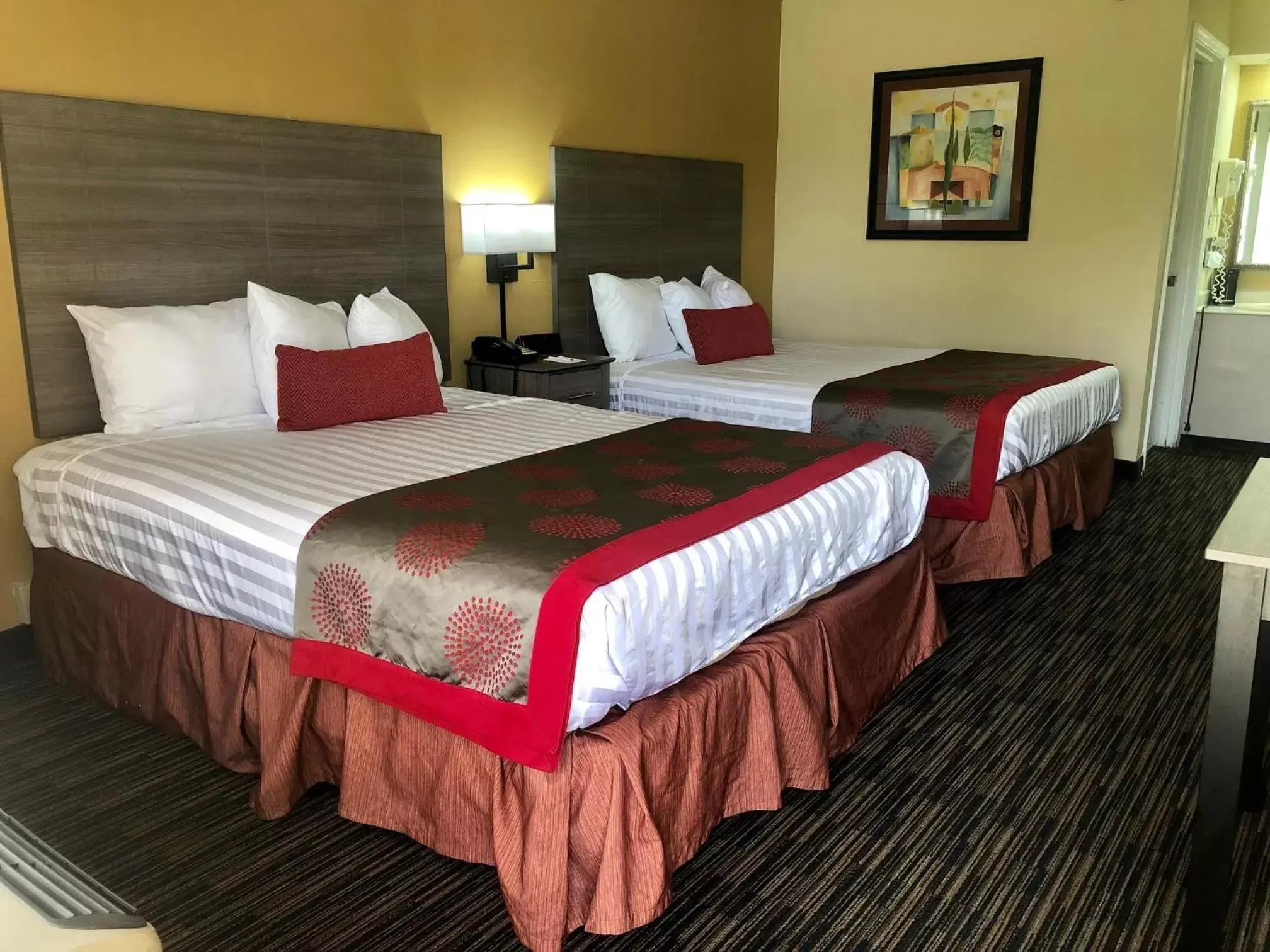 Queen Room with Two Queen Beds - Non-Smoking in Ramada by Wyndham Lebanon Queen Room with Two Queen Beds - Non-Smoking in Ramada by Wyndham Lebanon