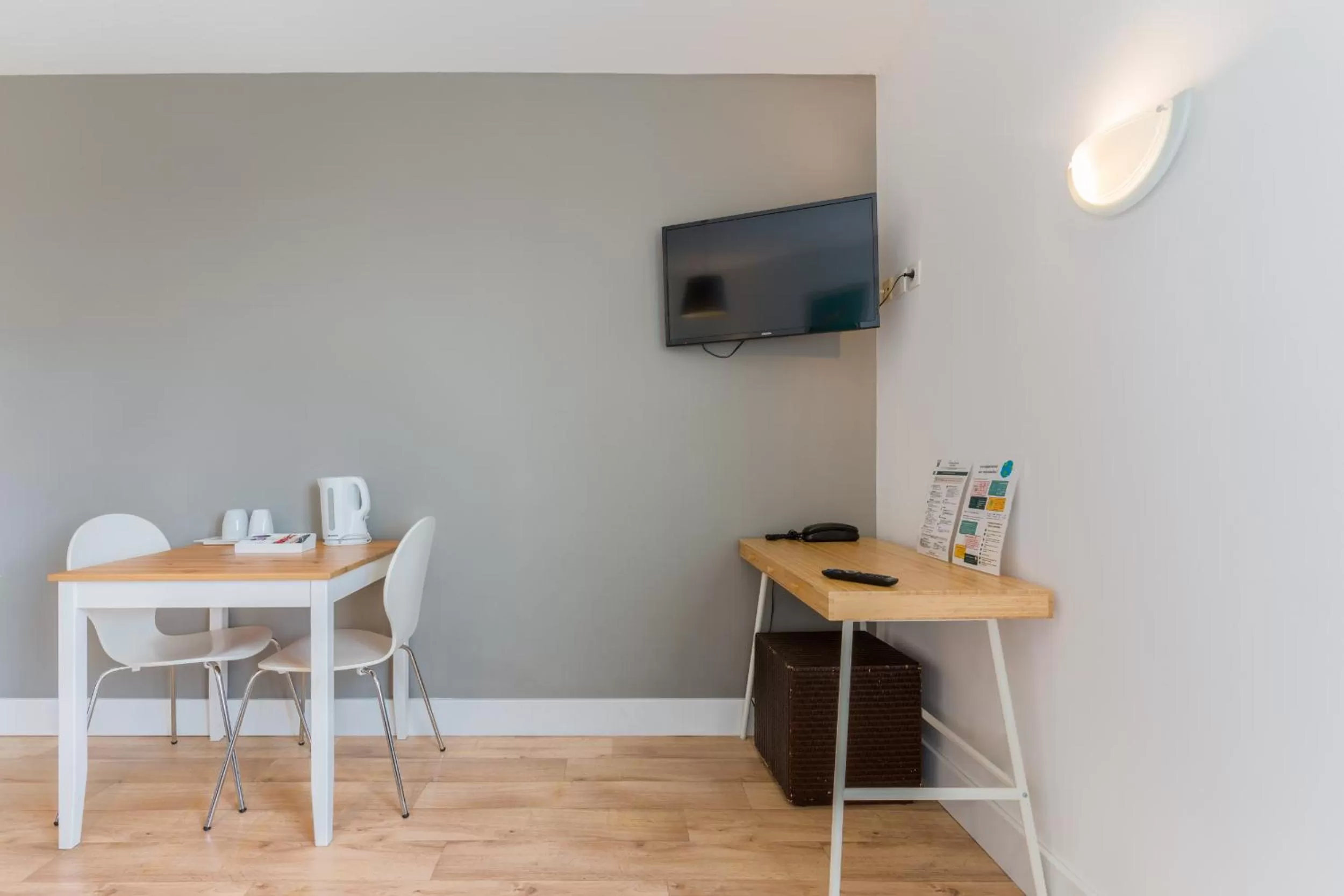 Photo of the whole room in Appart'hotel Victoria Garden Pau