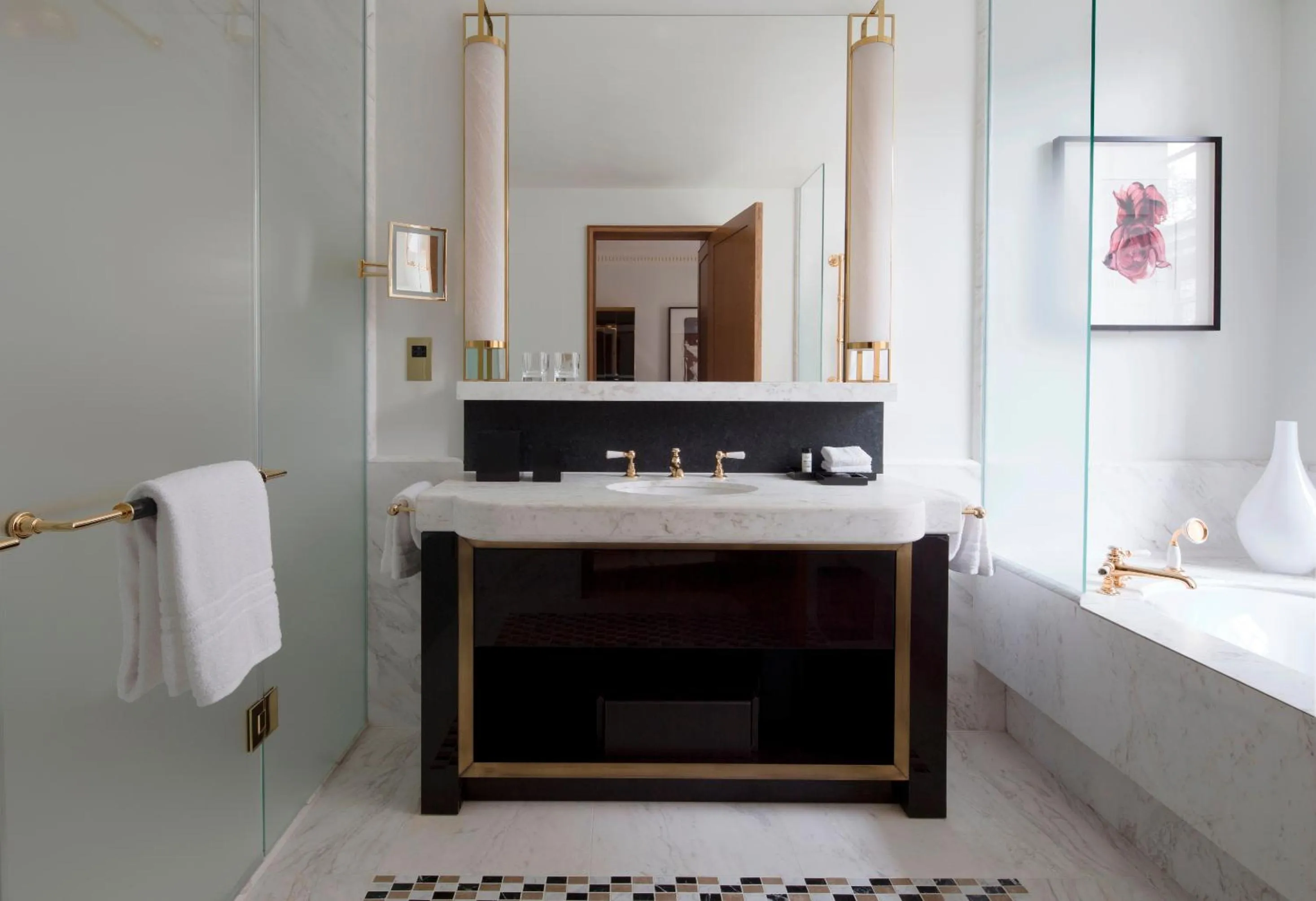 Bathroom in Four Seasons Hotel London at Tower Bridge