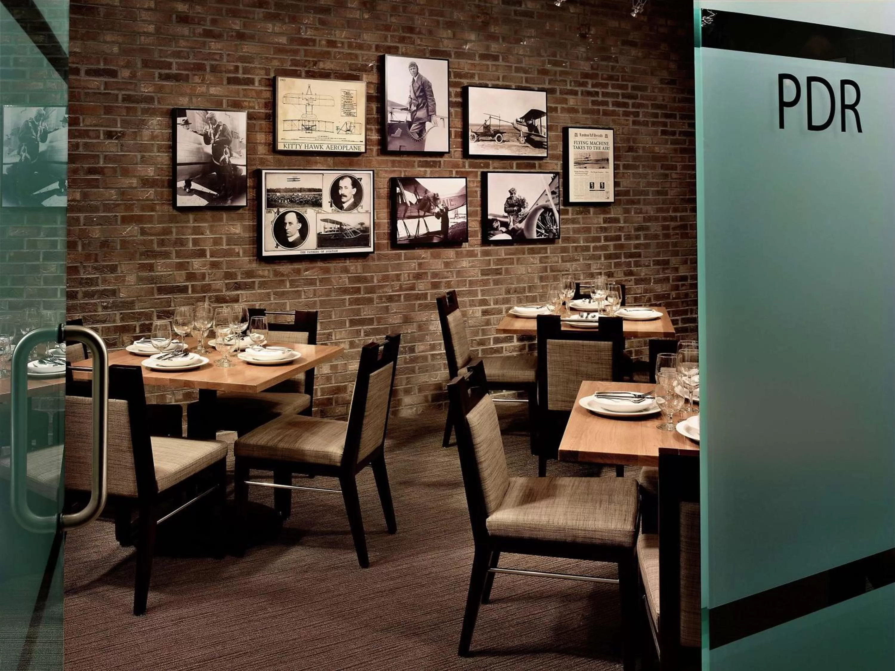 Restaurant/places to eat in DoubleTree Hotel & Suites Charleston Airport