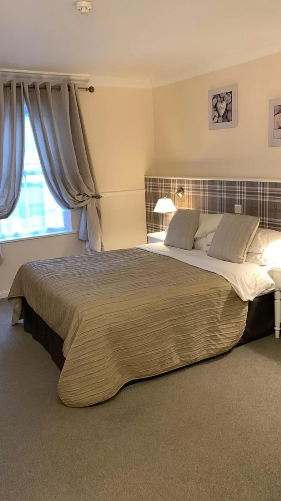 Bedroom, Bed in Hunters Meet