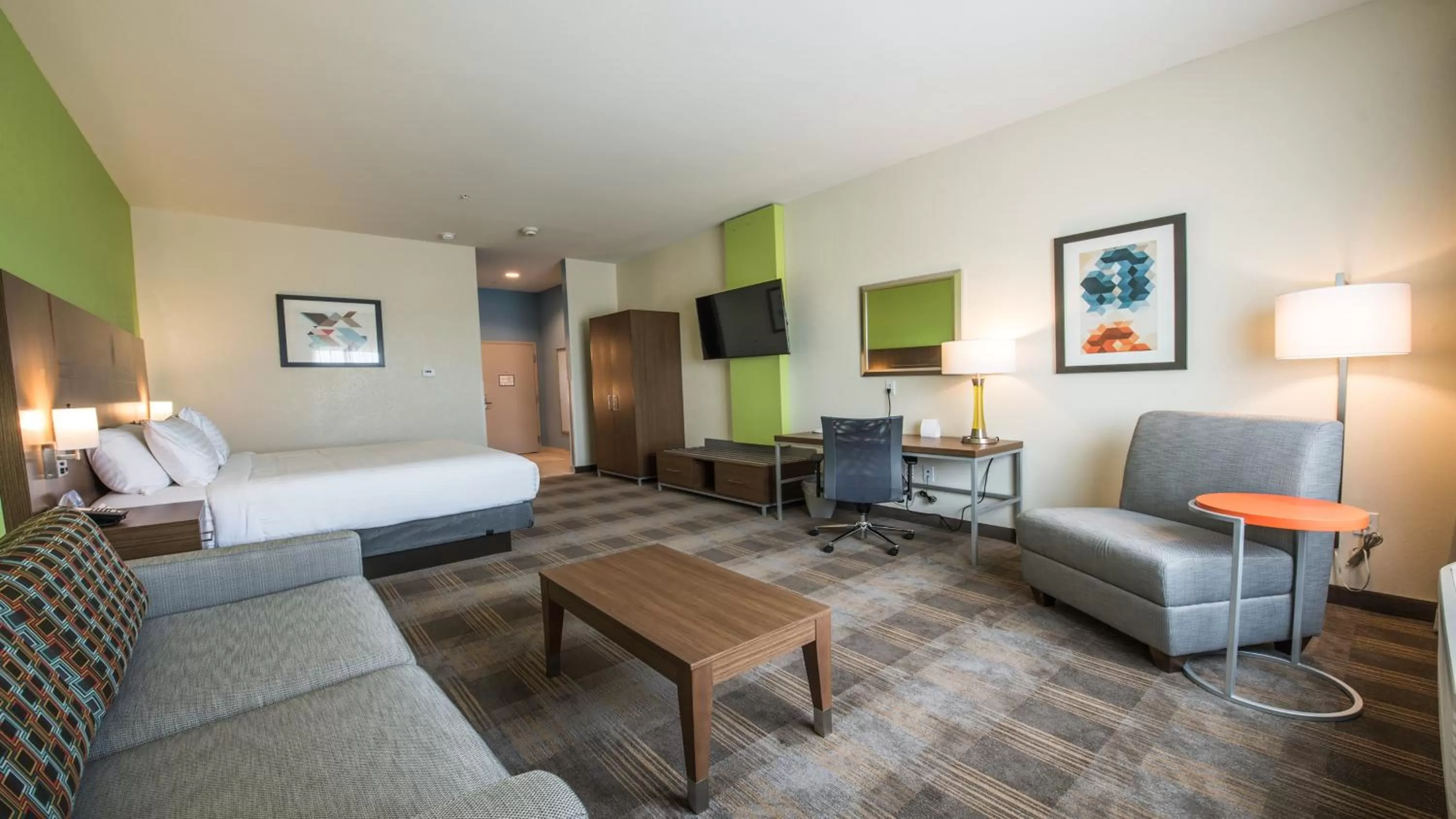 Bedroom, Bed in Holiday Inn Express & Suites - Dripping Springs - Austin Area by IHG
