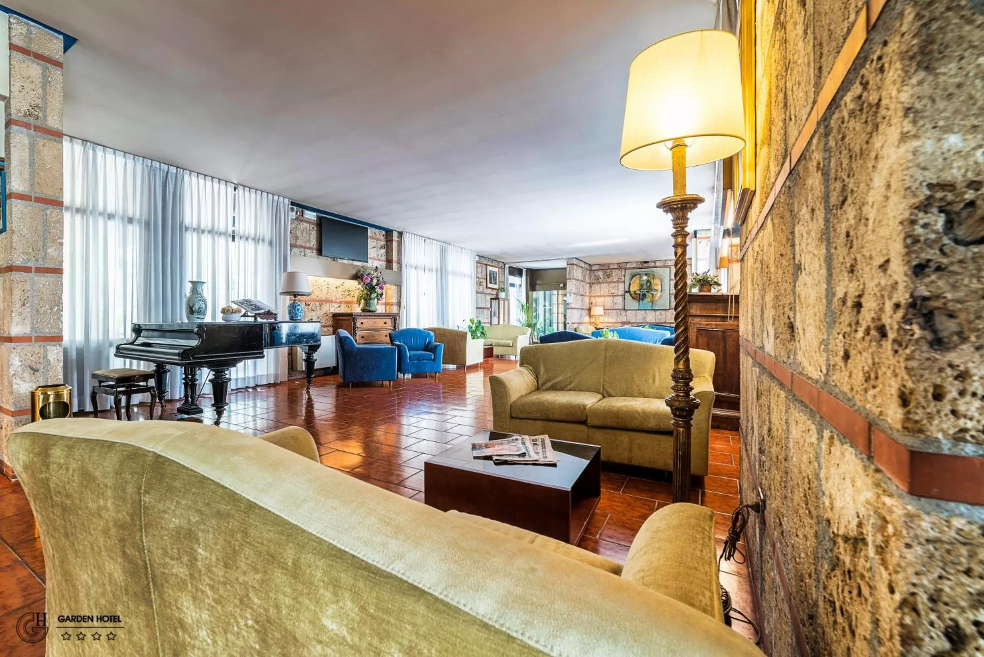 Communal lounge/ TV room in Hotel Garden Terni