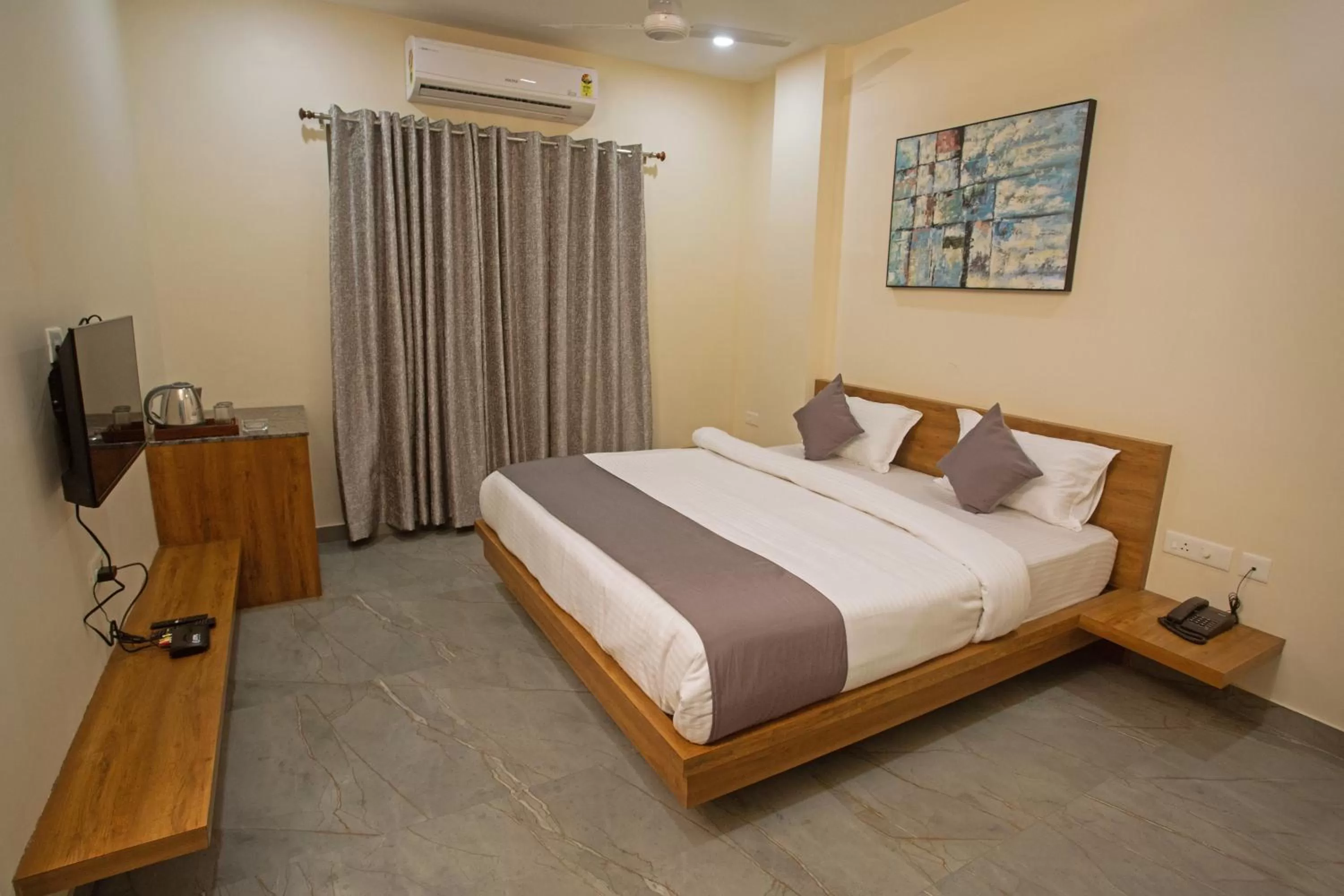 Bed in Grey House Inn