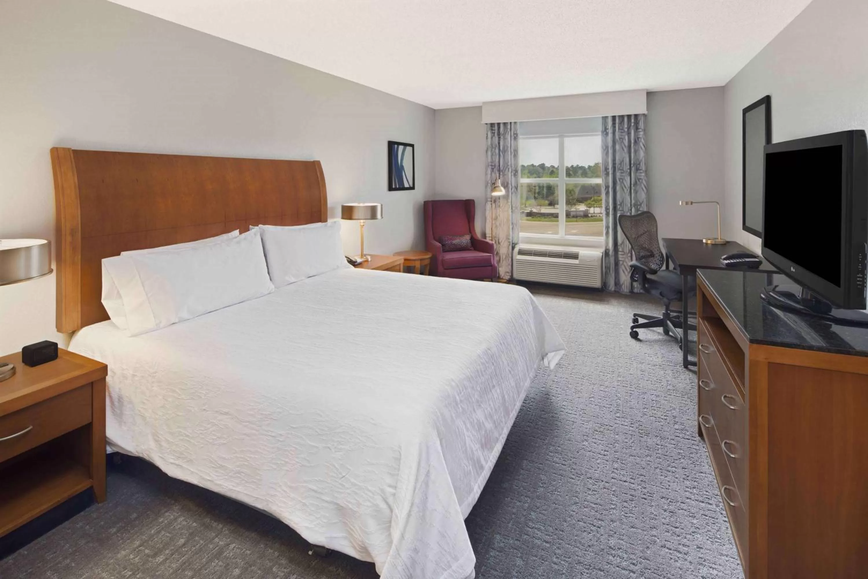 Bedroom, Bed in Hilton Garden Inn Jackson-Madison