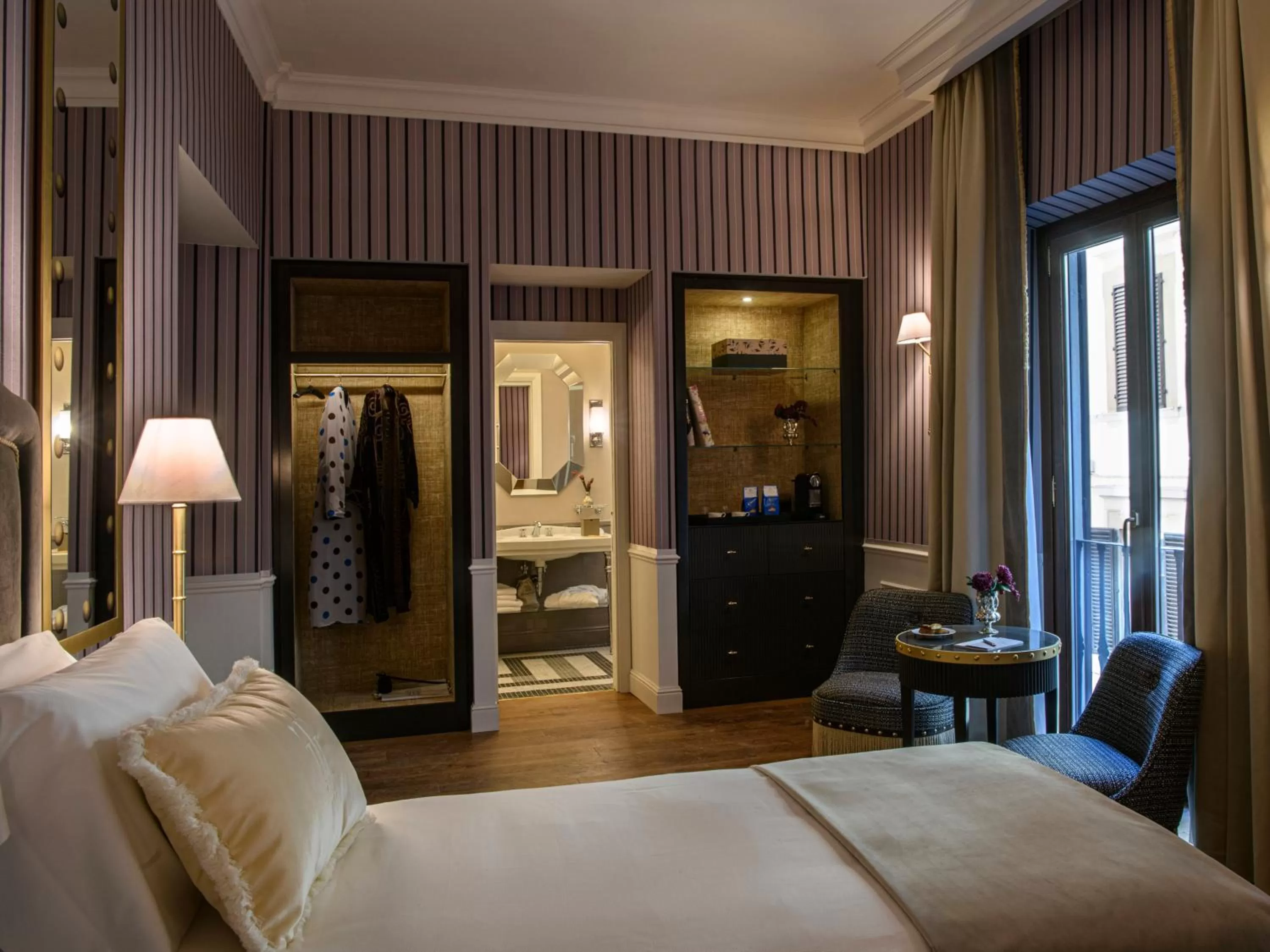 Photo of the whole room, Bed in IL Tornabuoni The Unbound Collection by Hyatt