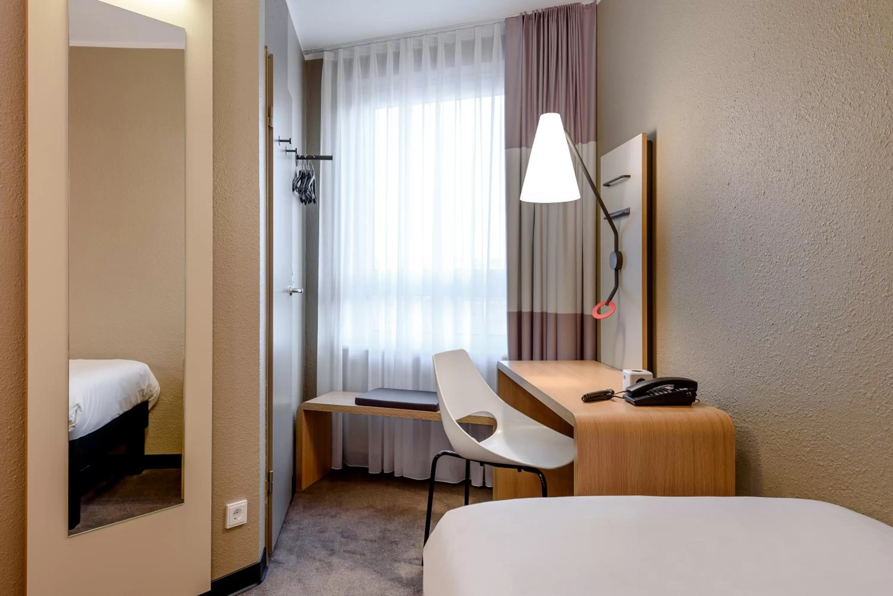 Photo of the whole room, Bed in ibis Frankfurt Centrum
