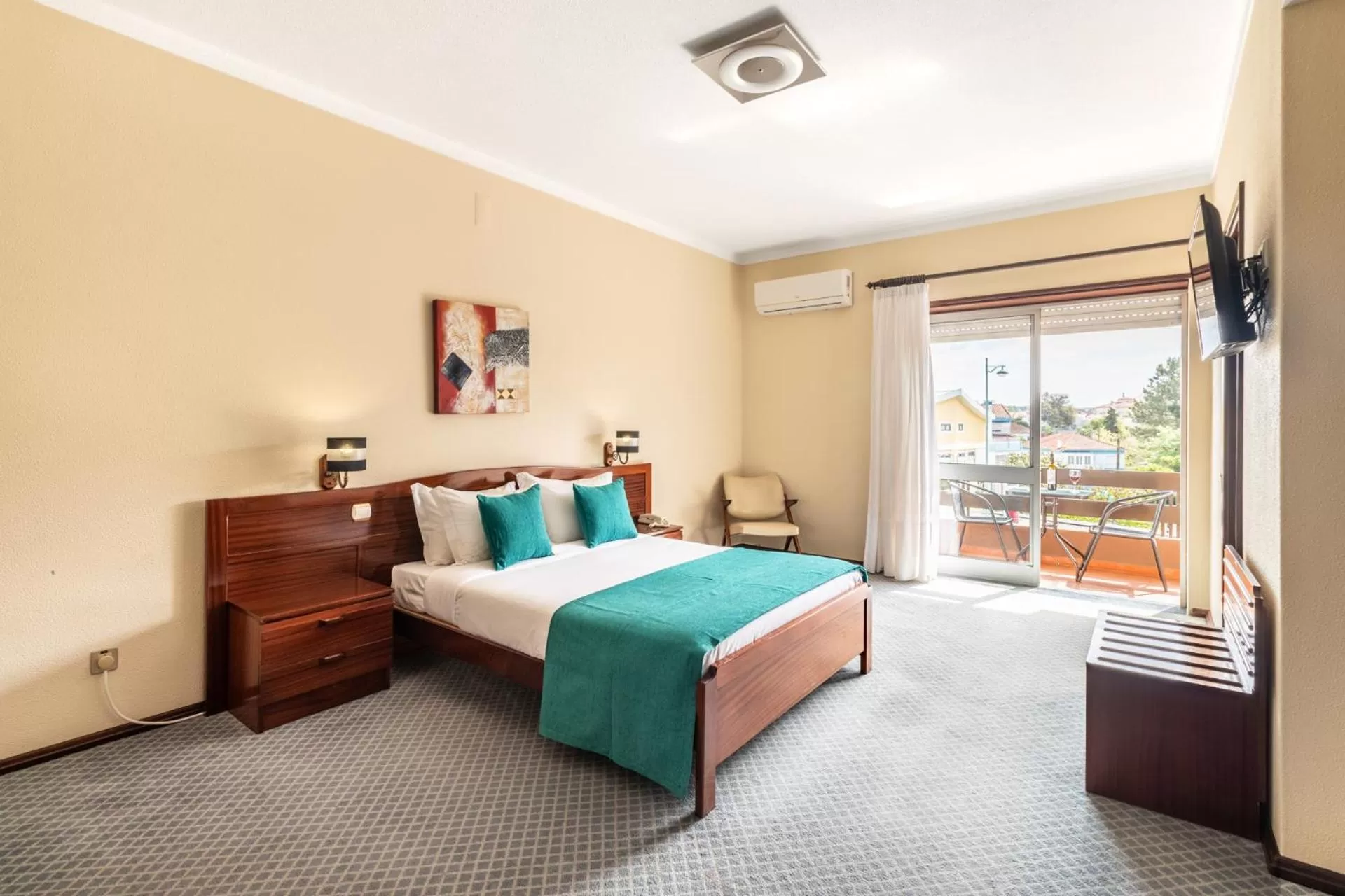 Photo of the whole room, Bed in Hotel Colmeia