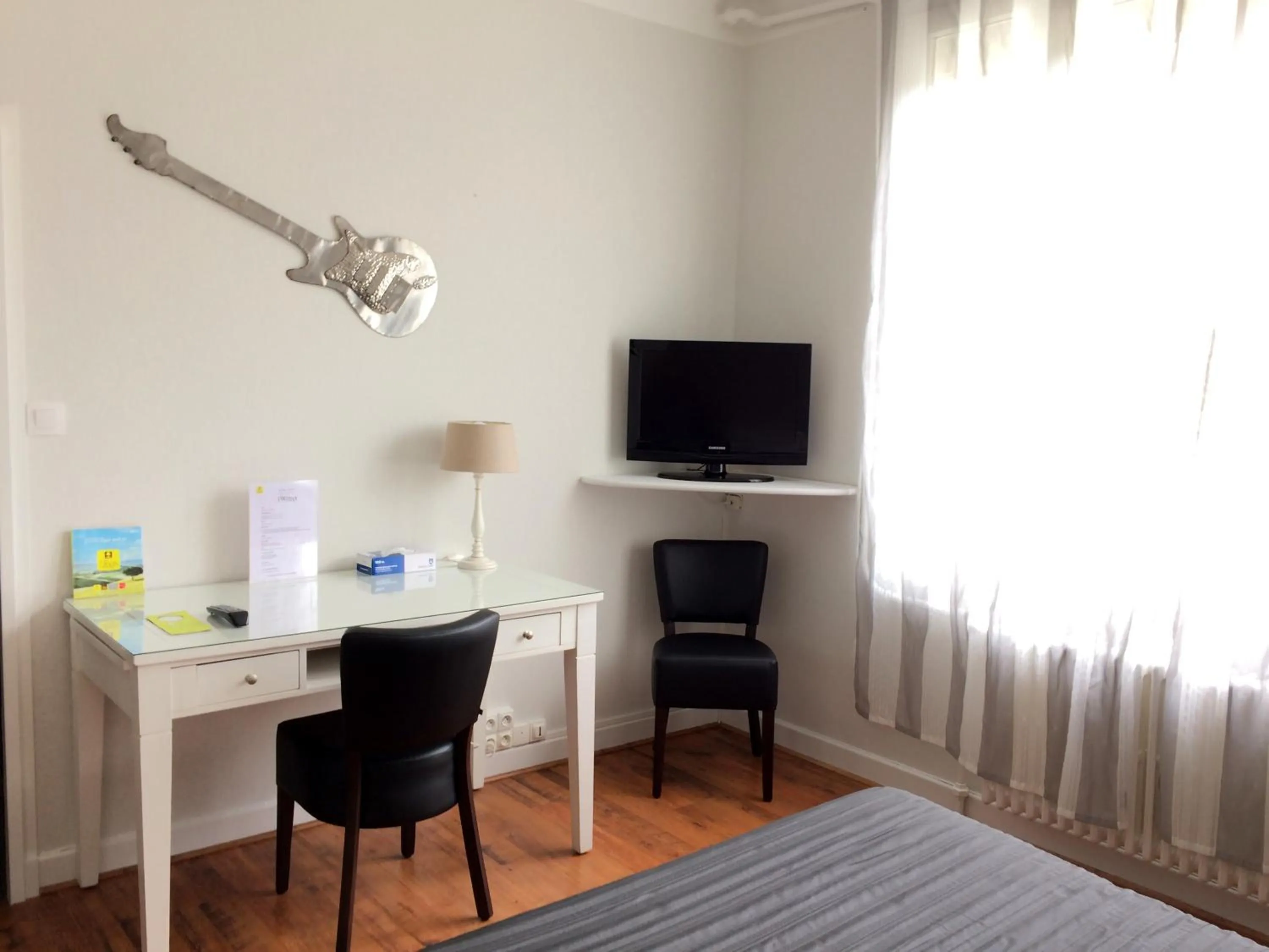 Photo of the whole room in Logis Hotel L'Occitan 2 étoiles