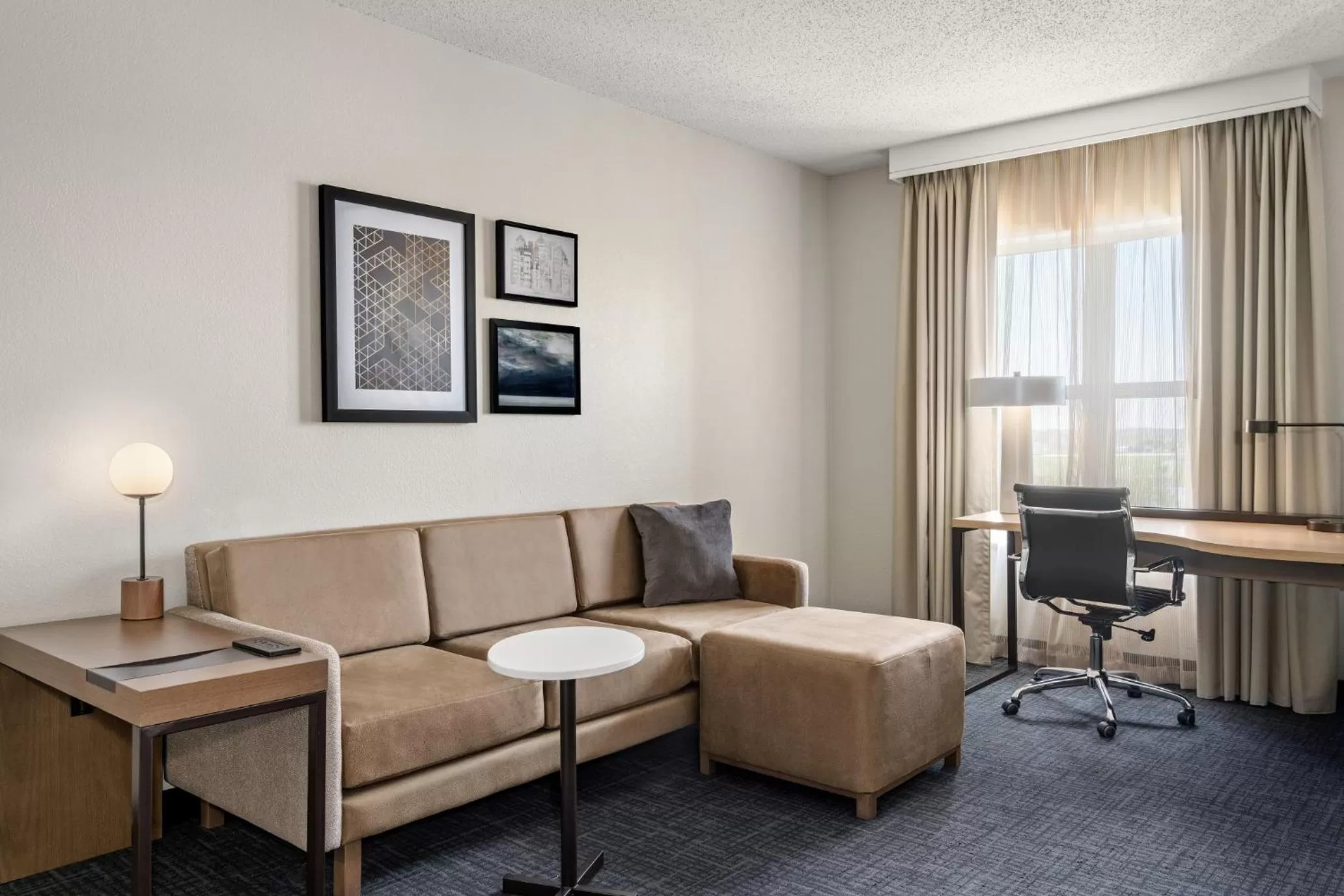 Living room in Residence Inn by Marriott Chicago Naperville/Warrenville
