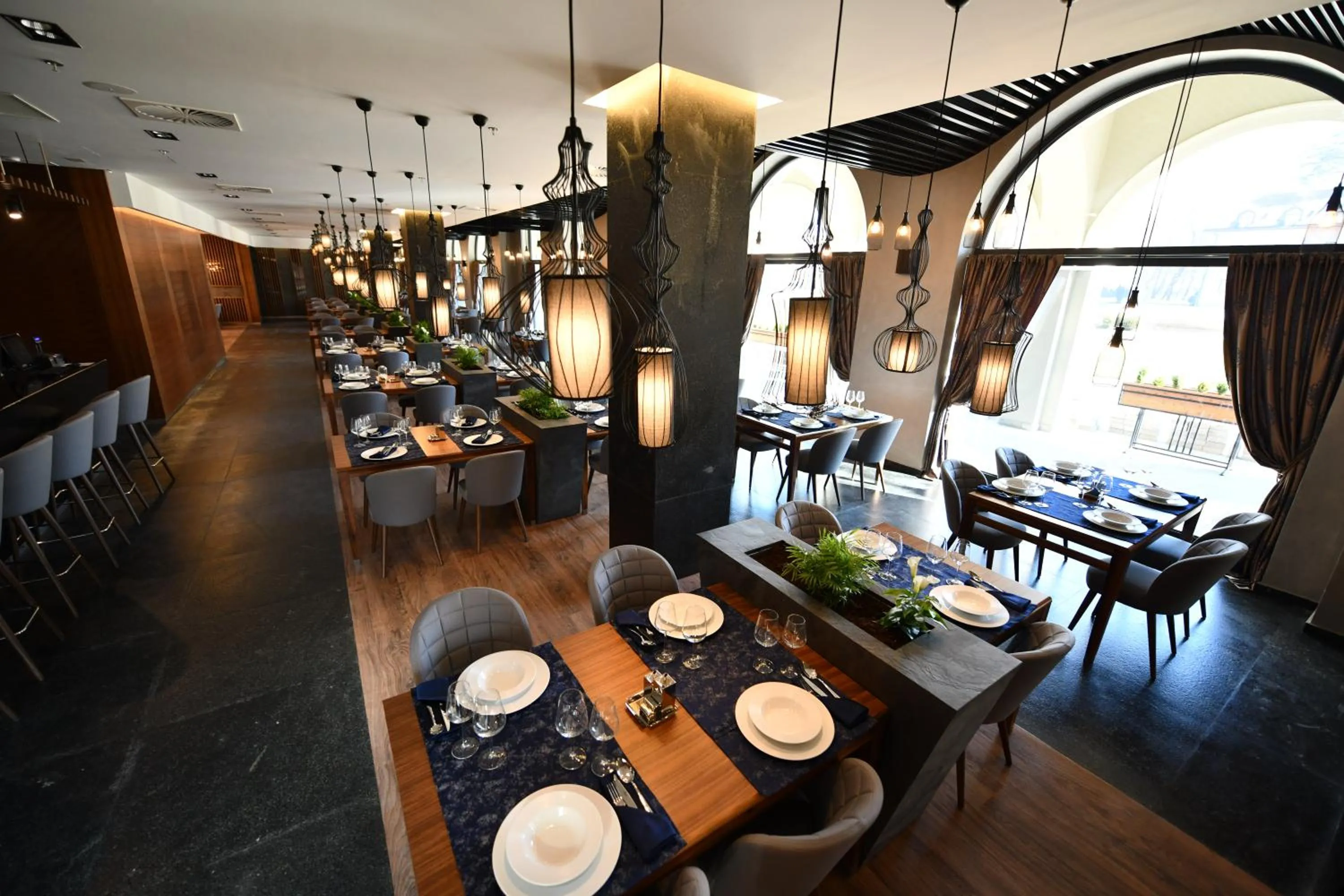 Restaurant/places to eat in Hotel Austria & Bosna