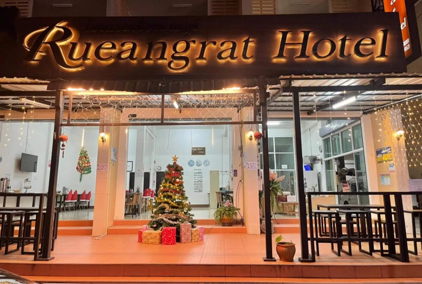 Facade/entrance in Rueangrat Hotel