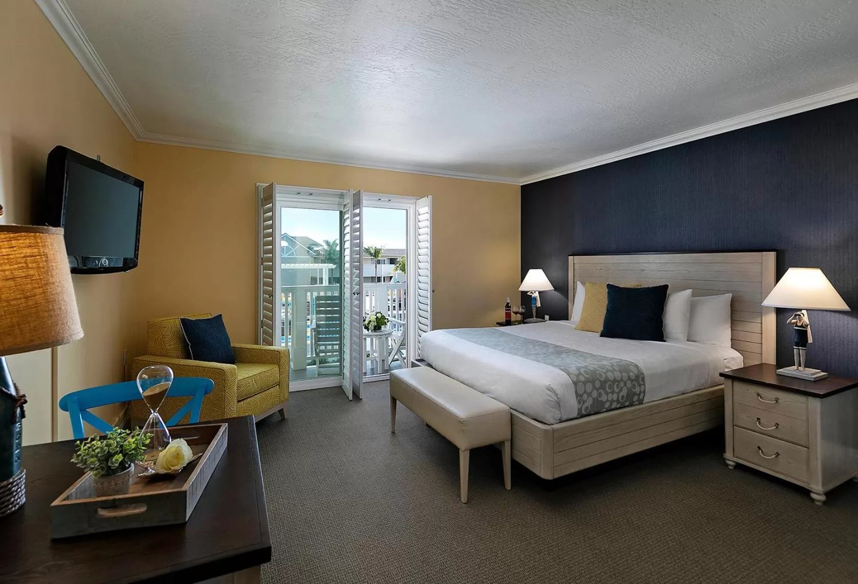 TV and multimedia, Bed in Pismo Lighthouse Suites