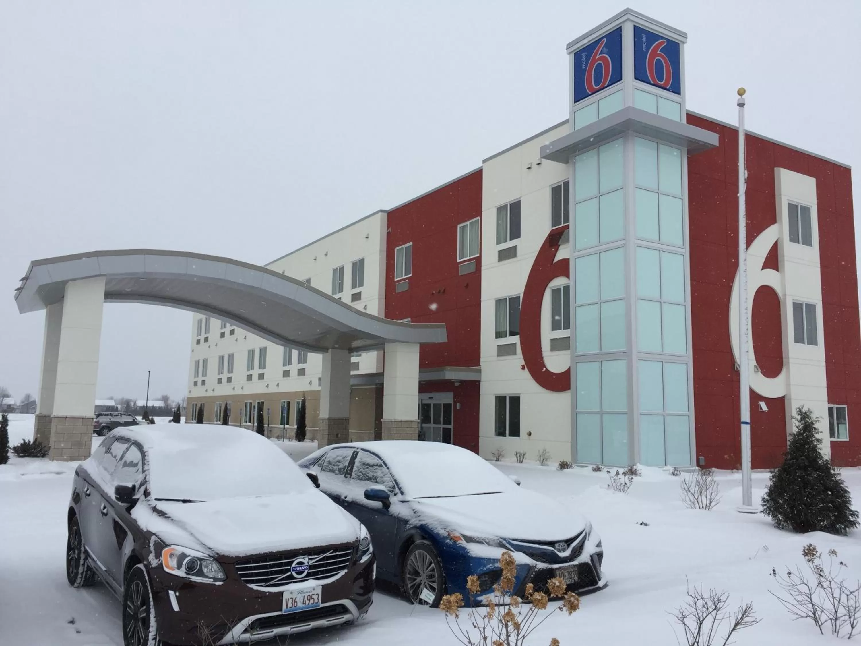 Facade/entrance in Motel 6-Mankato, MN