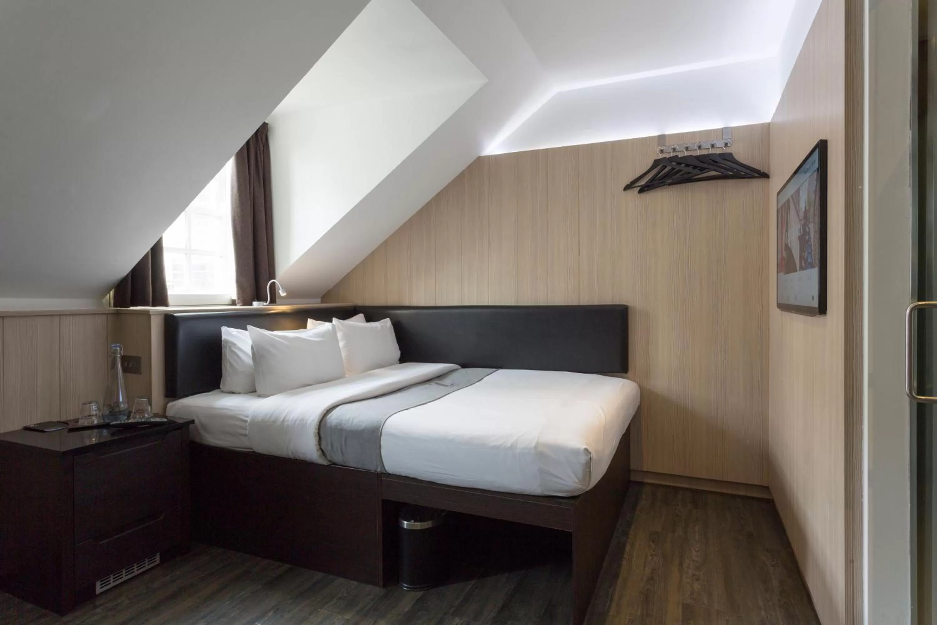 Bed in The Z Hotel Victoria