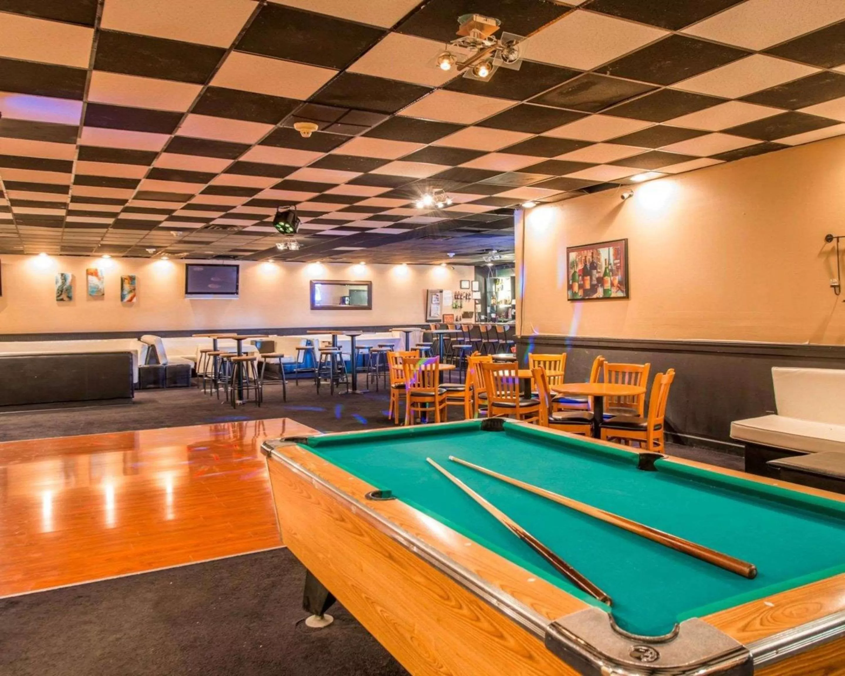 Lounge or bar in Clarion Inn and Events Center Pueblo North