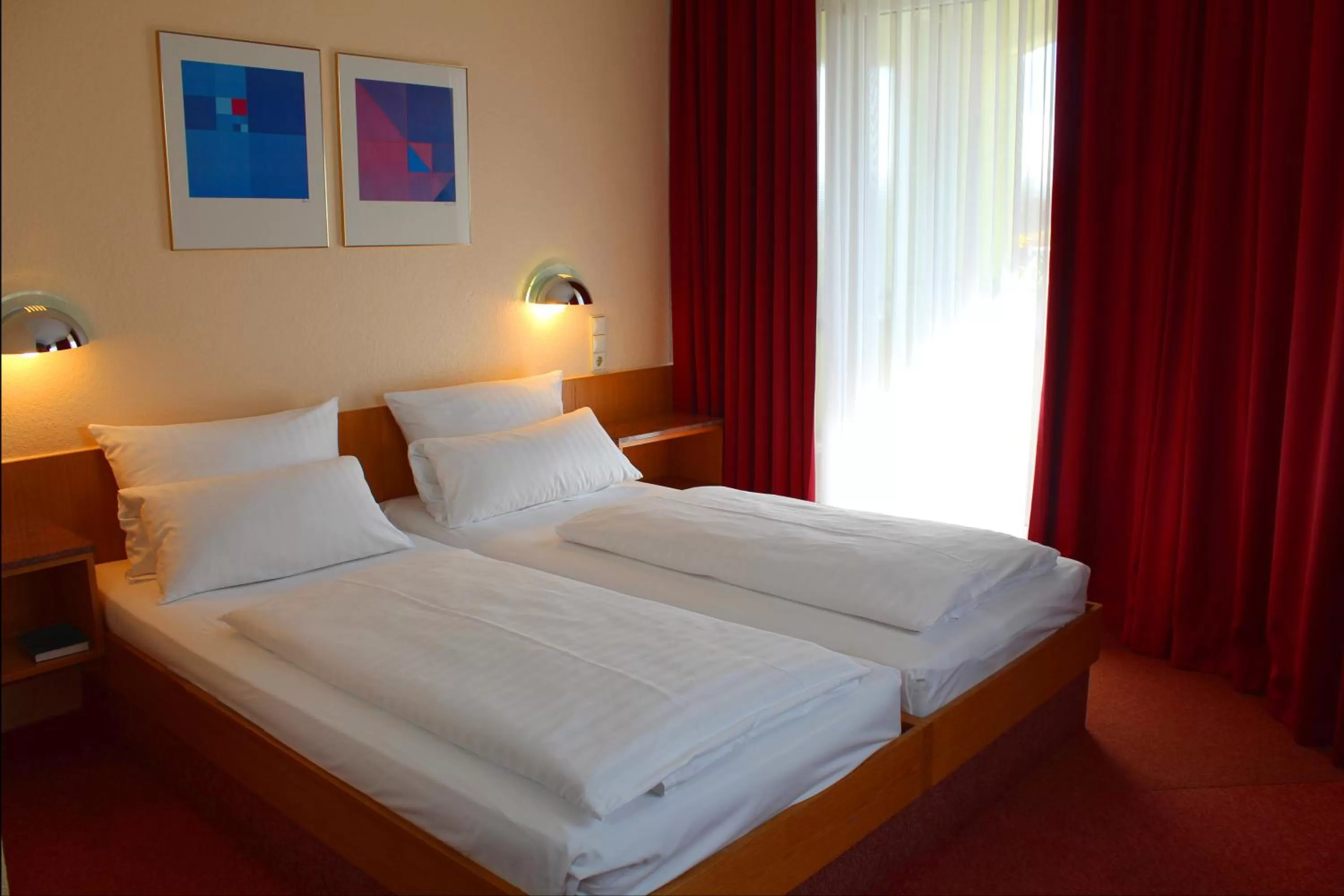 Photo of the whole room, Bed in PLAZA INN Berlin Charlottenburg