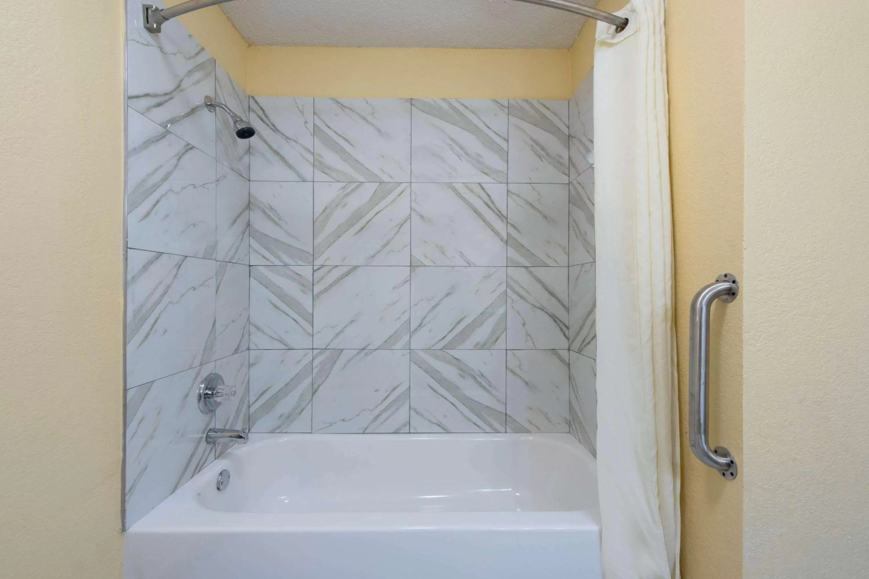 Bathroom in Days Inn by Wyndham Salem, Illinois