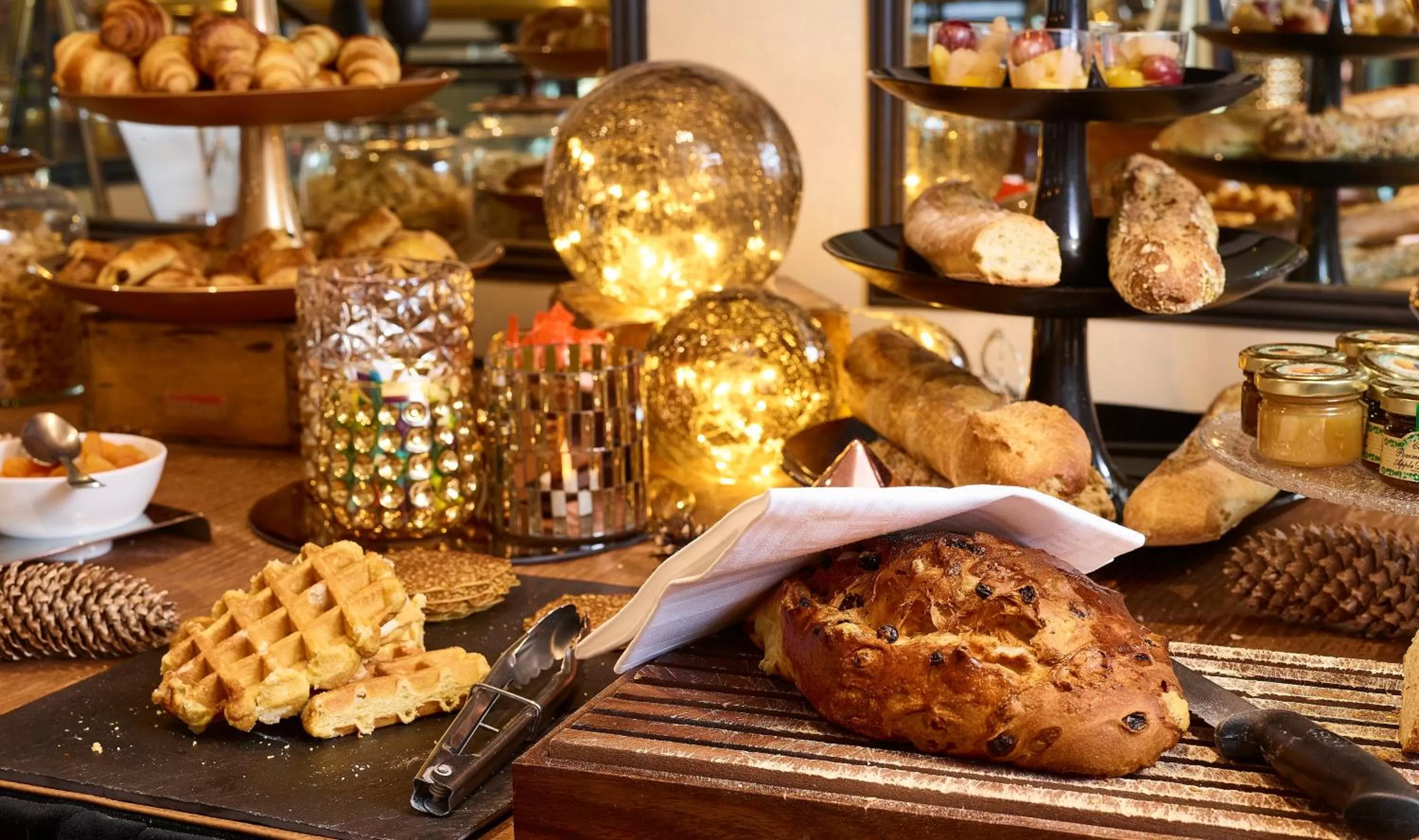 Buffet breakfast in Hôtel Carlton Lille