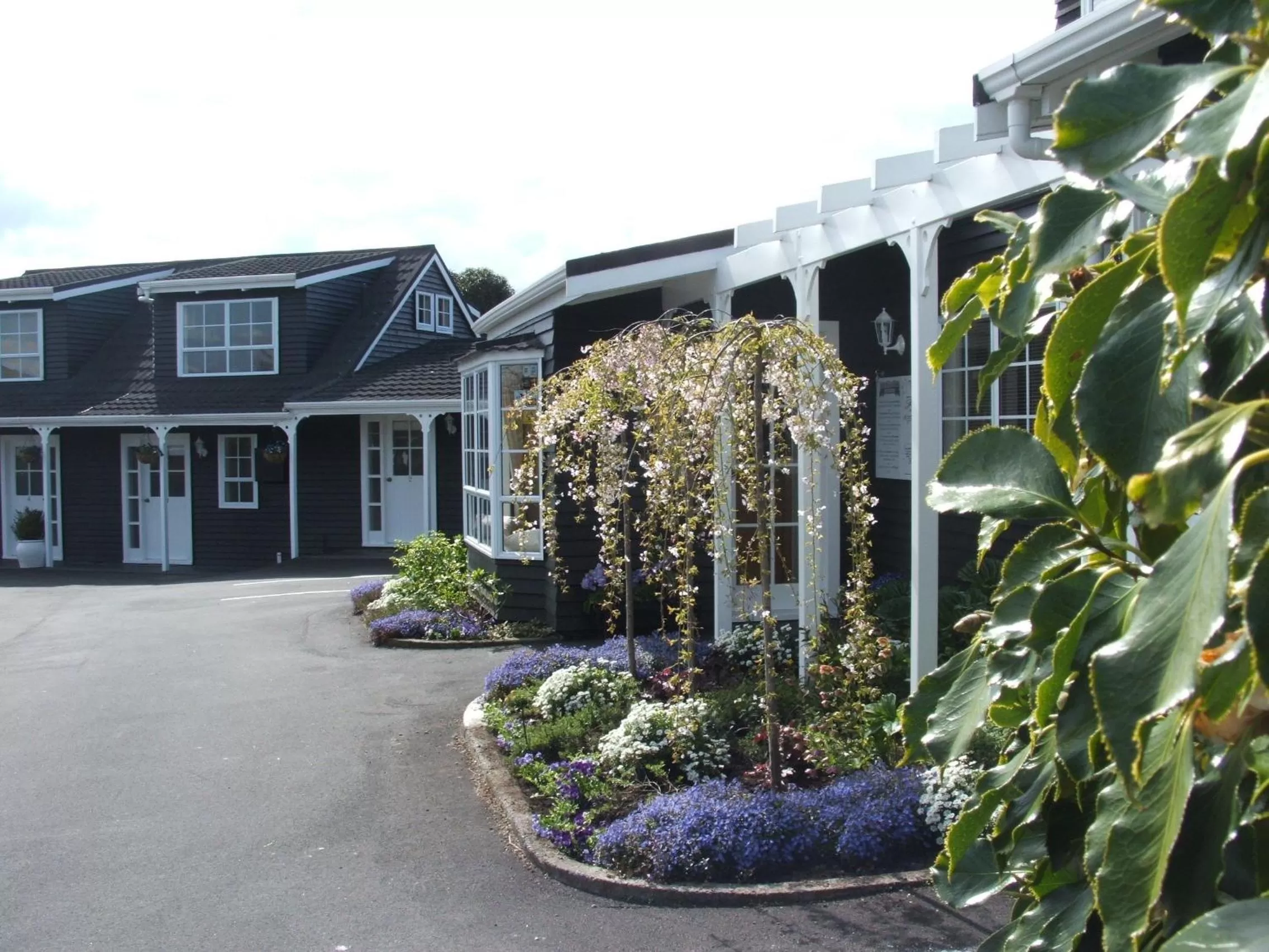 Property building in Cottage Mews Motel