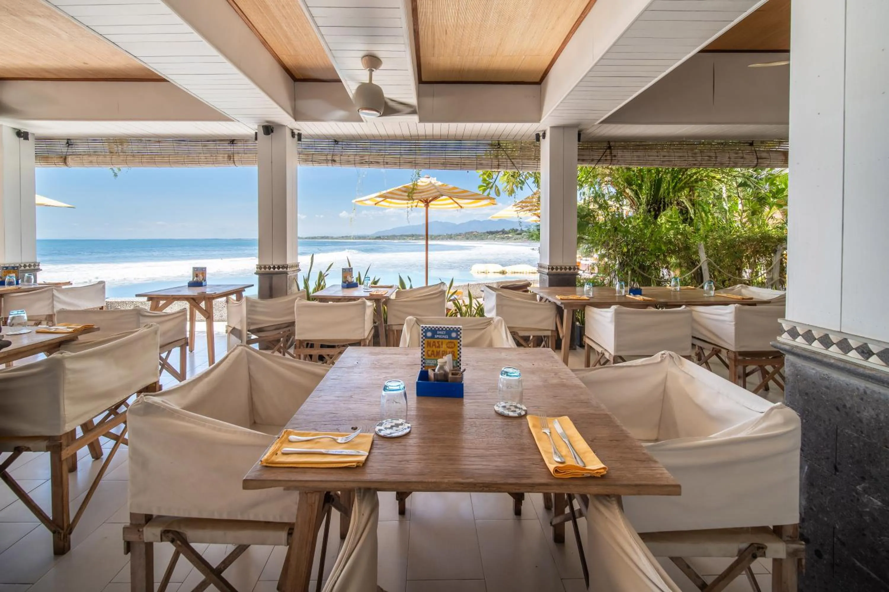 Restaurant/places to eat in Bombora Medewi