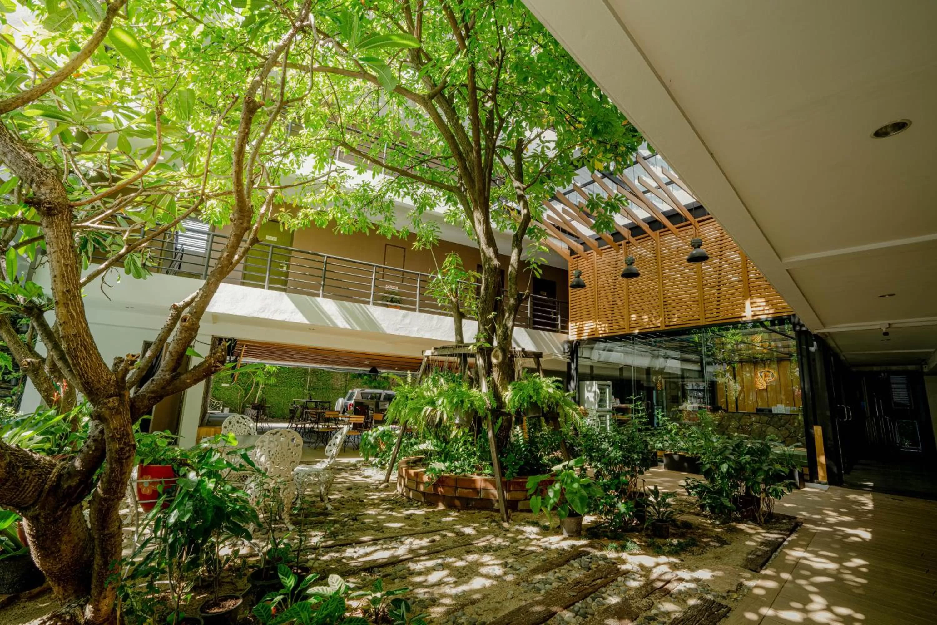 Property building in Peace Land Khaosan