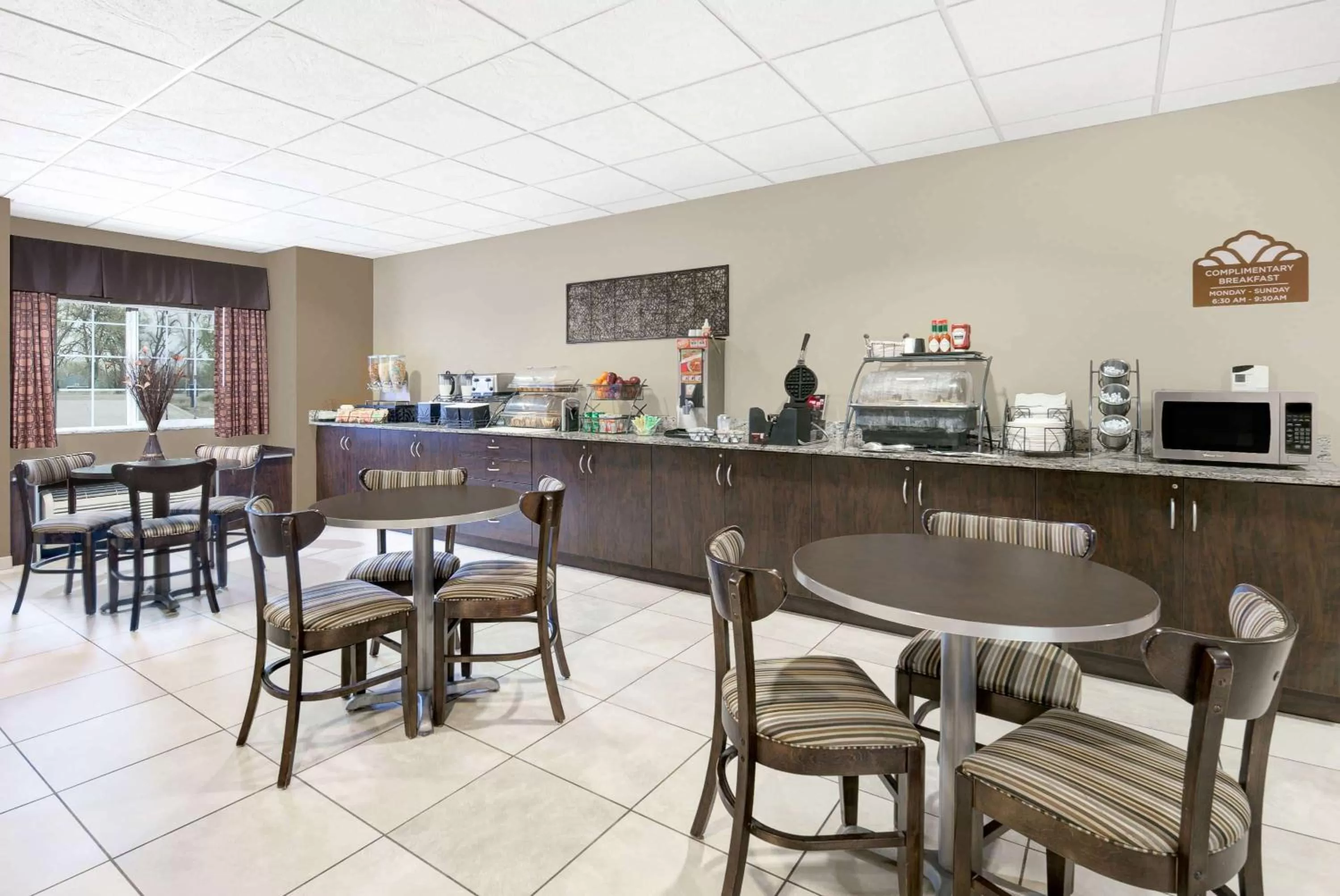 Restaurant/places to eat in Microtel Inn & Suites