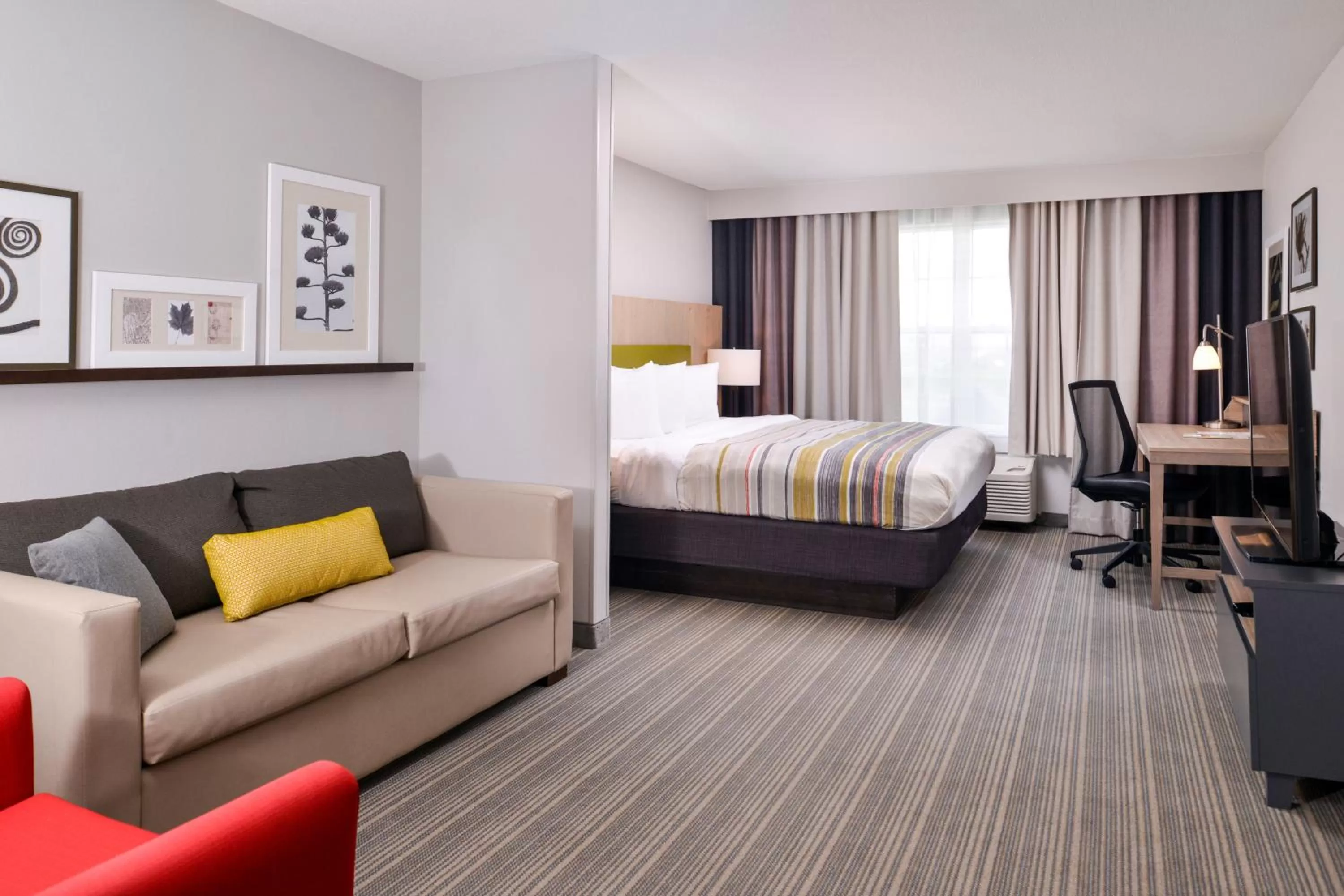 Photo of the whole room, Bed in Country Inn & Suites by Radisson, Tinley Park, IL