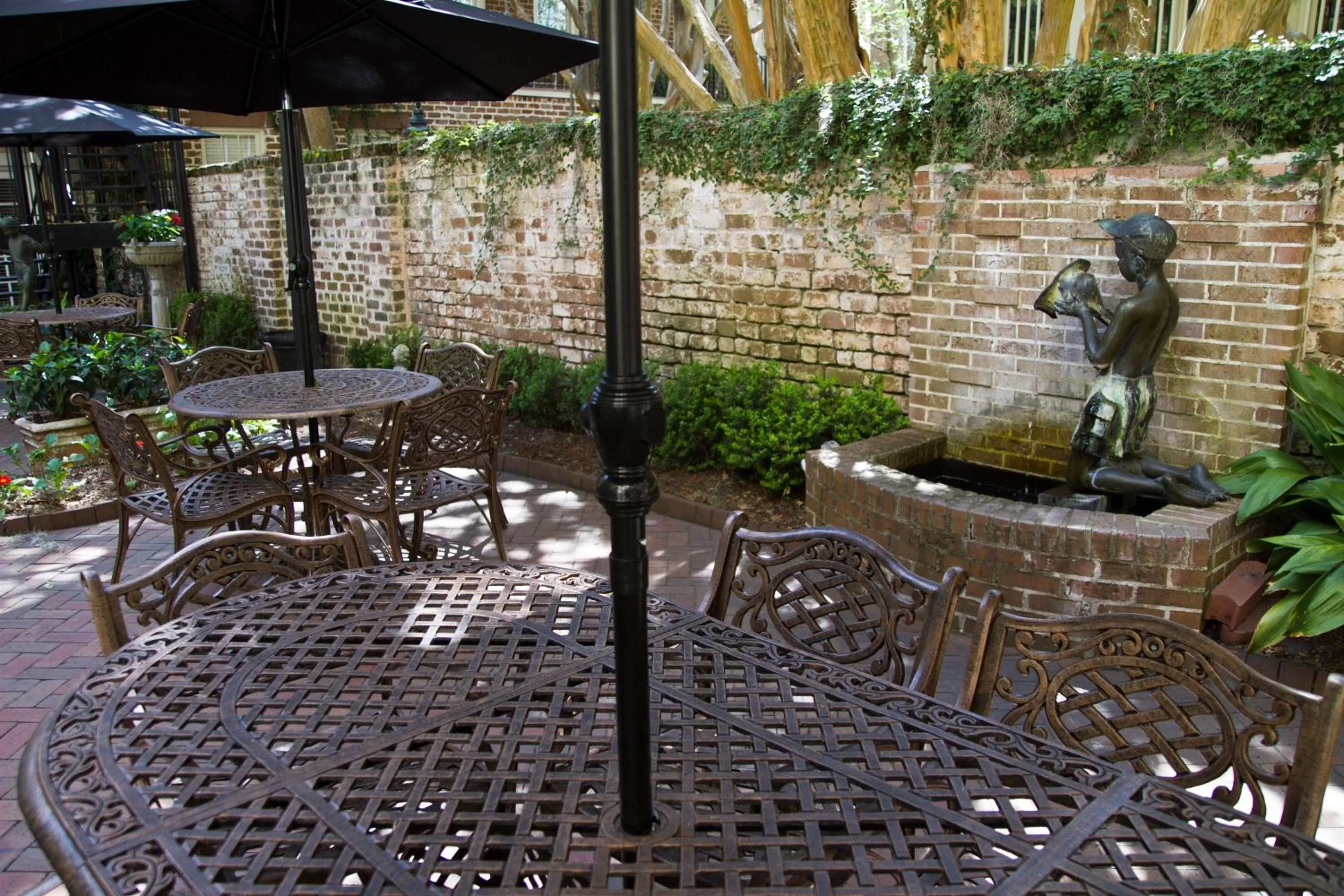 Garden in Eliza Thompson House, Historic Inns of Savannah Collection