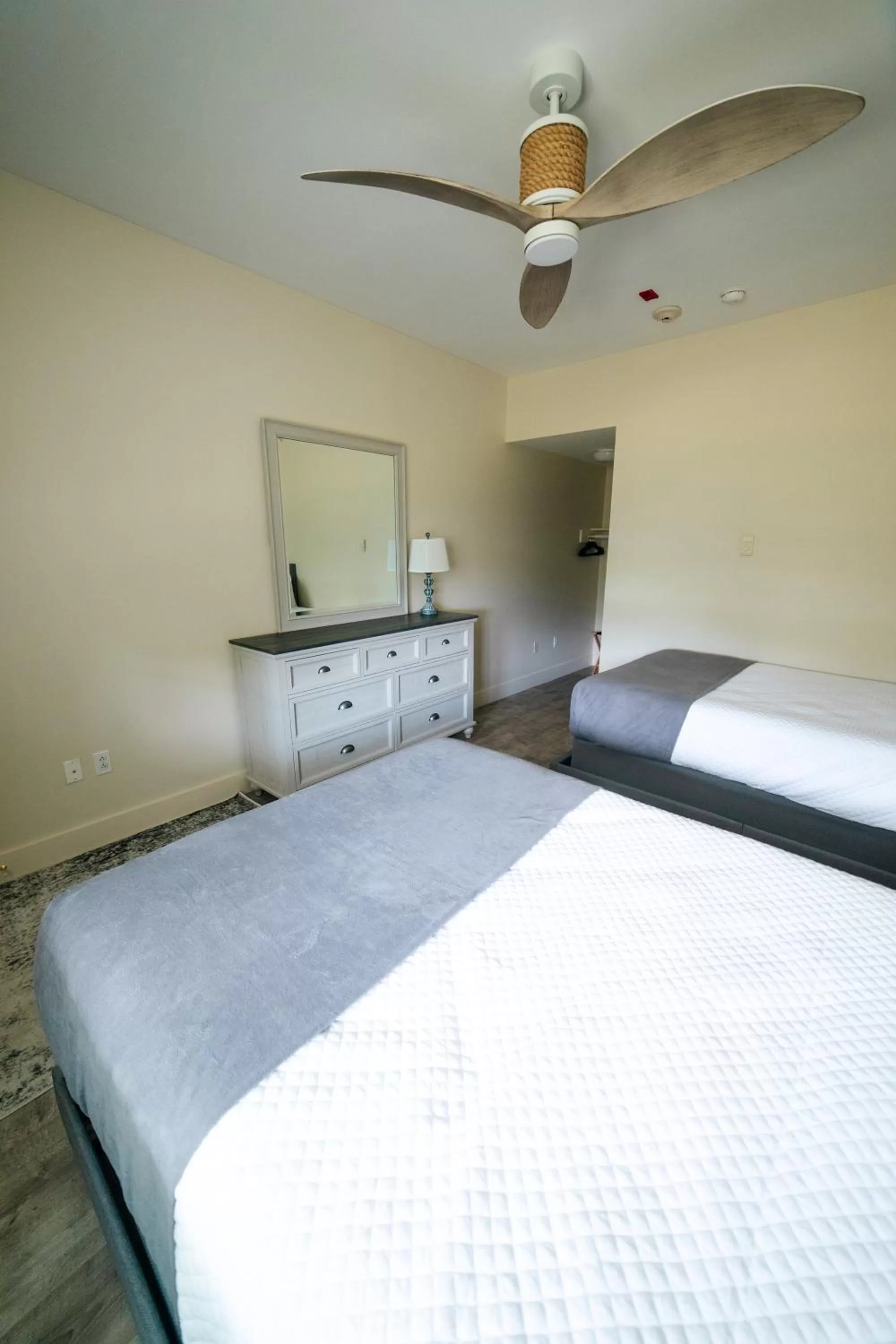 Photo of the whole room, Bed in The General Stanton Inn