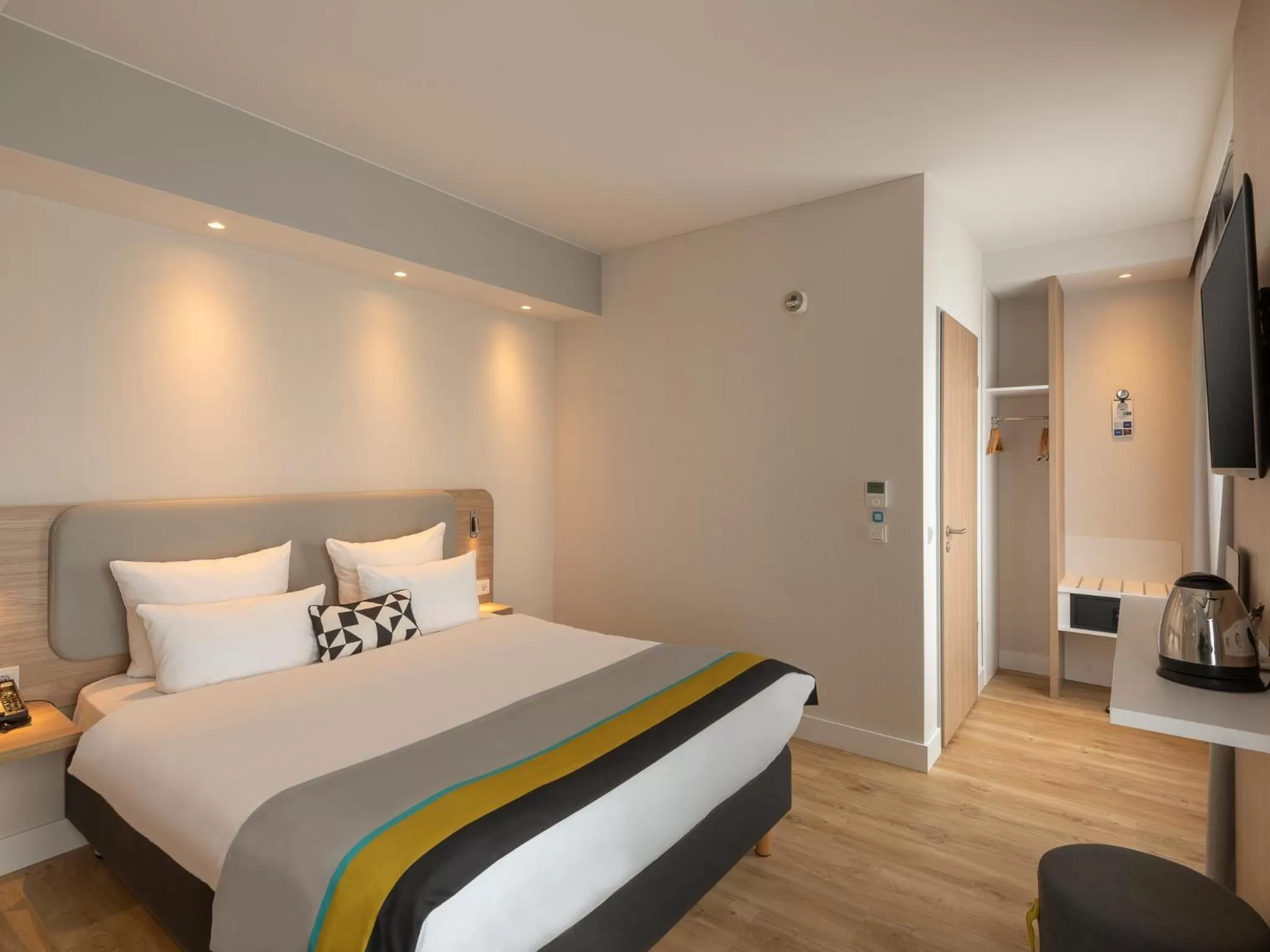 Bed in Holiday Inn Express Munich - City East by IHG