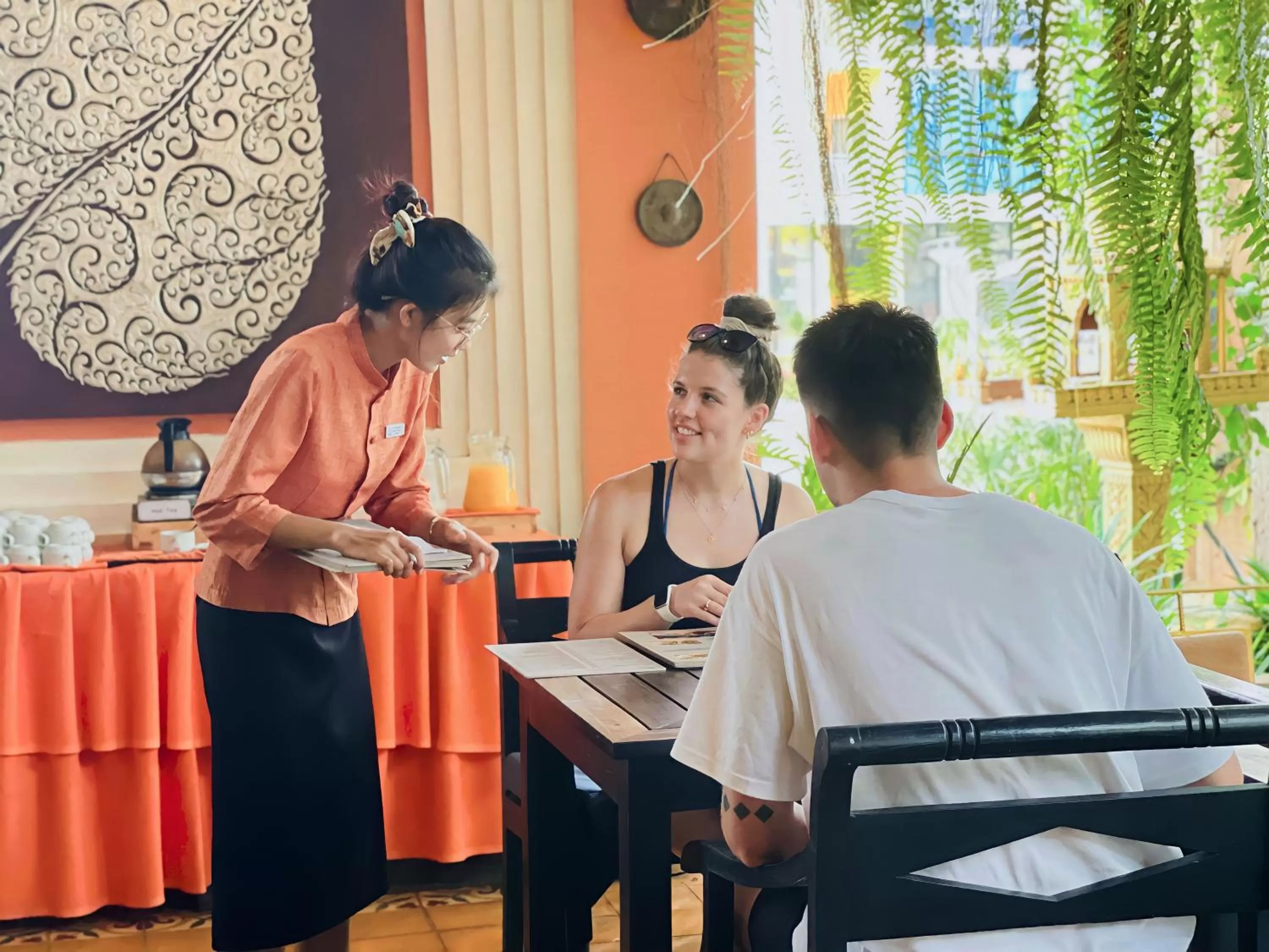 Restaurant/places to eat in Residence Indochine Suite