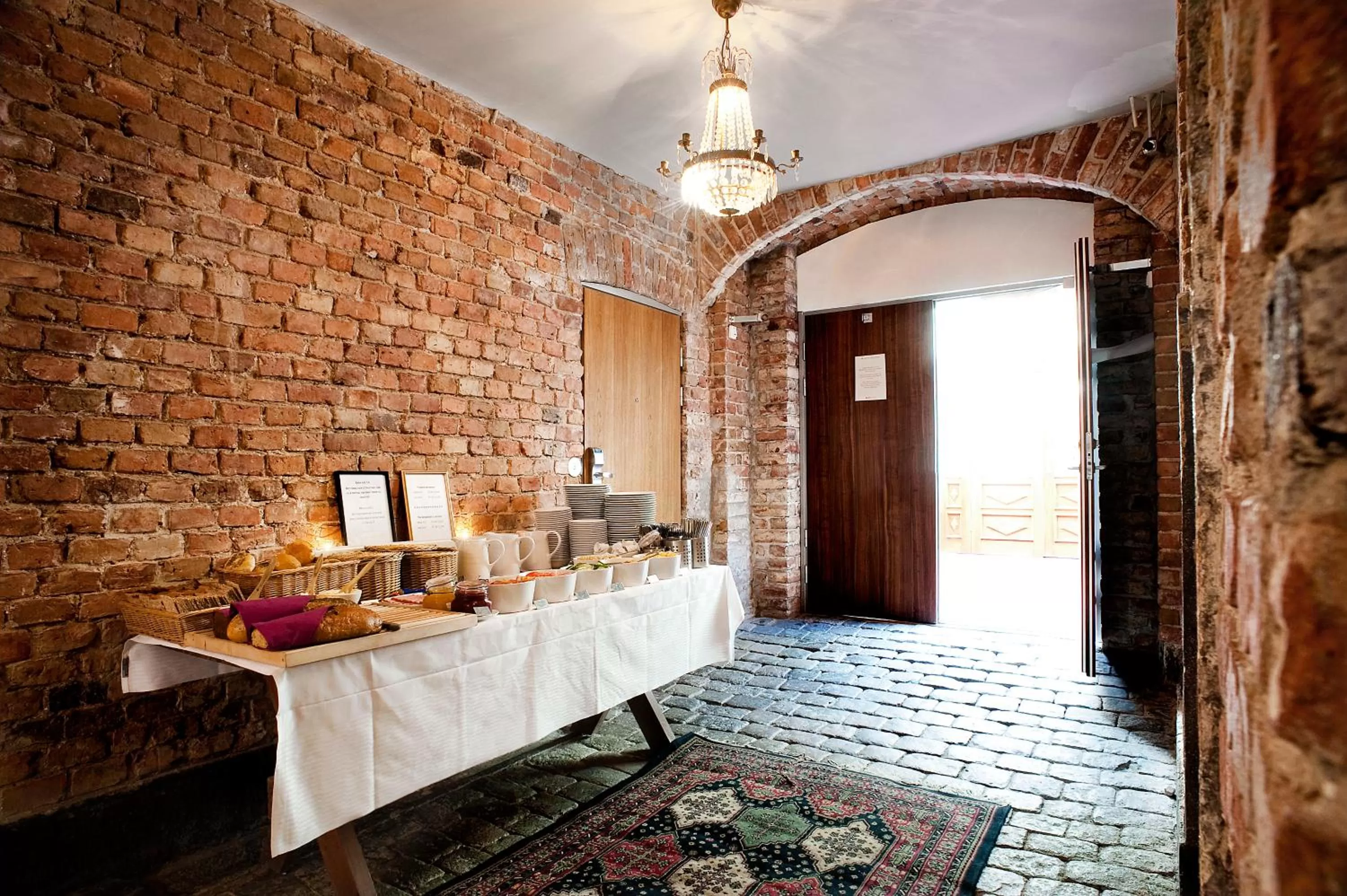 Restaurant/places to eat in Rex Petit