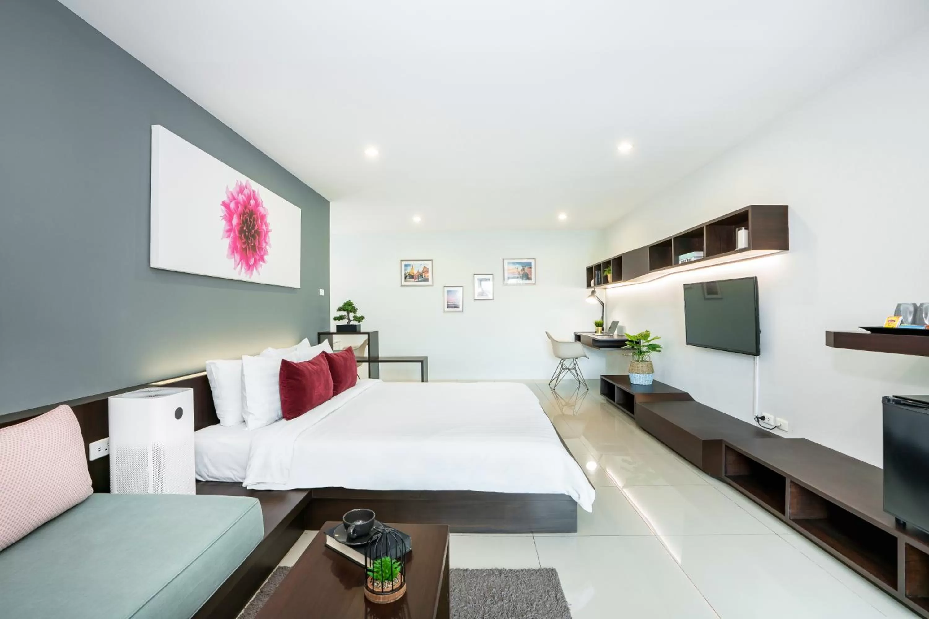 Photo of the whole room, Bed in De Botan Srinakarin Hotel & Residence