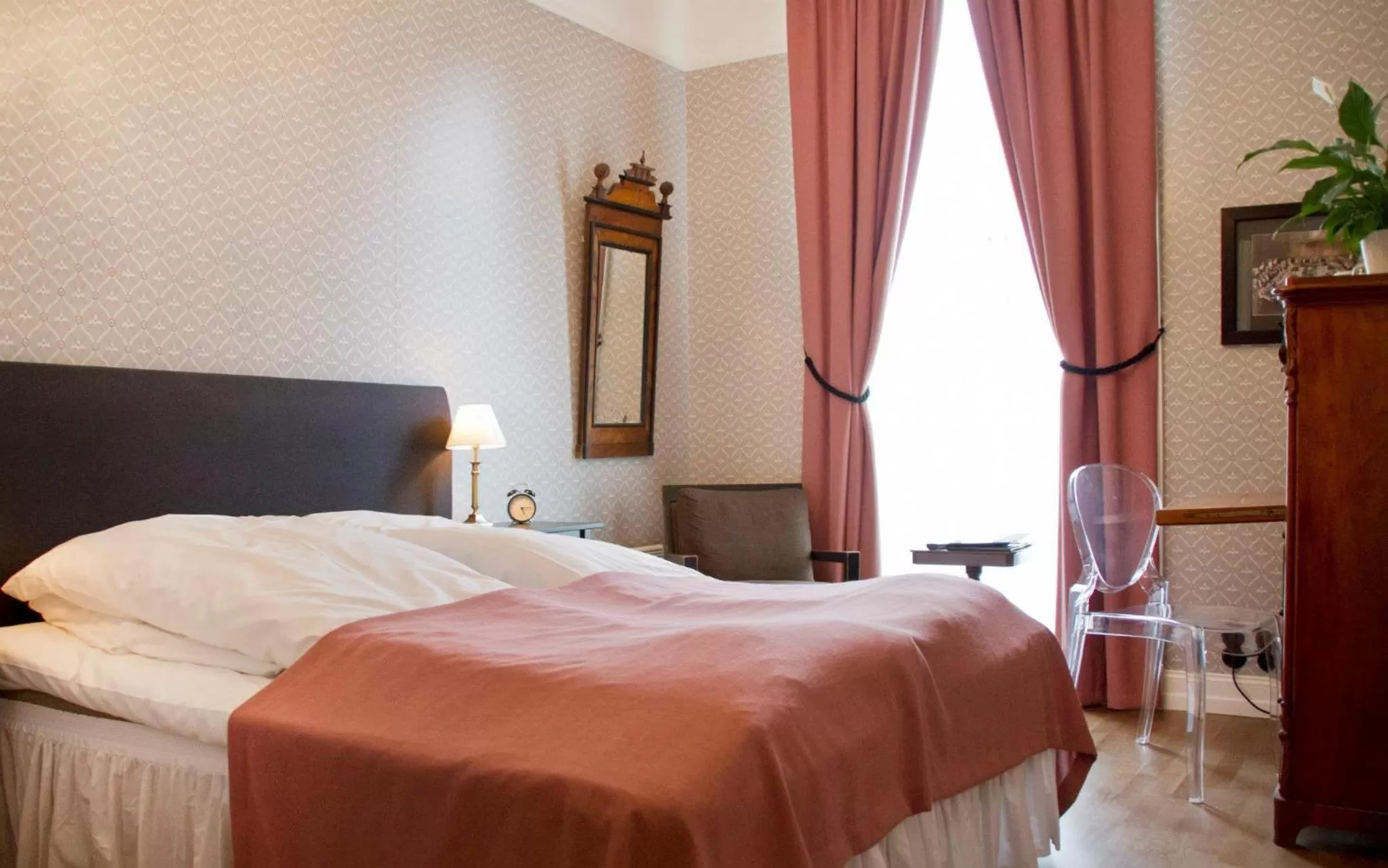 Bed in Hotel Kong Carl - Unike Hoteller