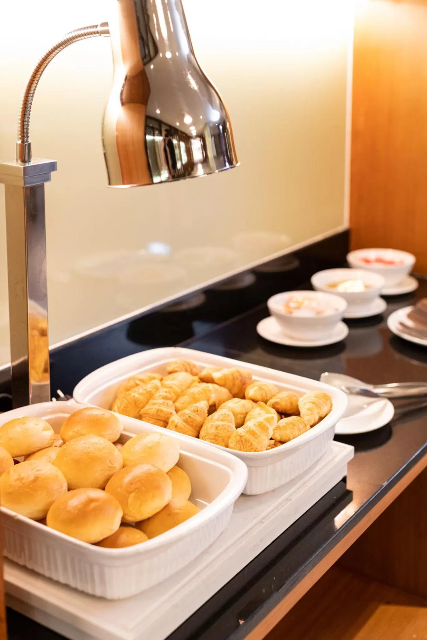 Restaurant/places to eat in S Ratchada Leisure Hotel