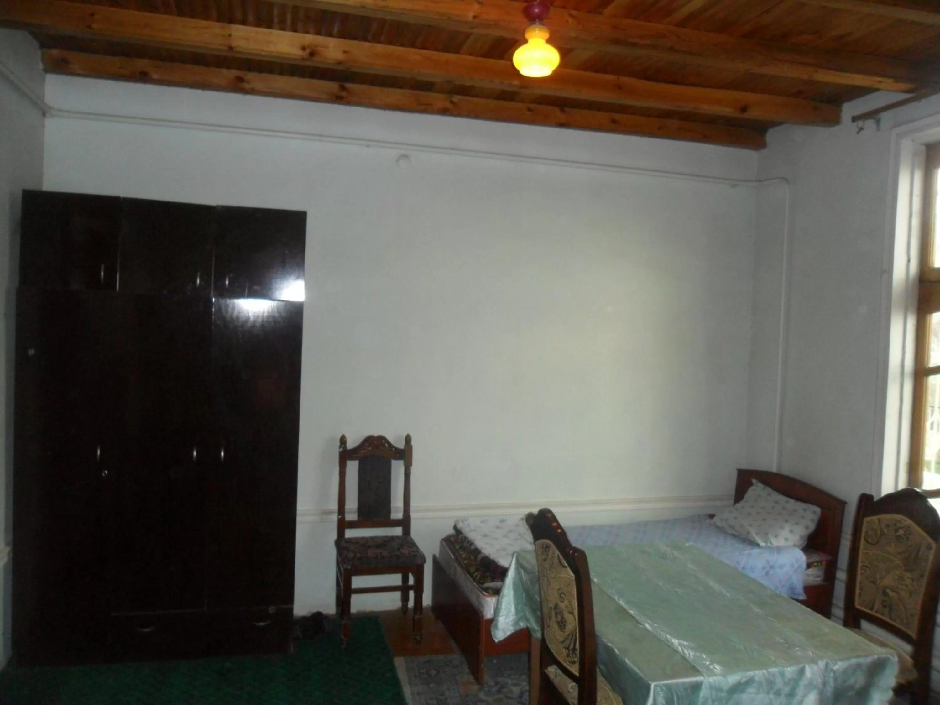 Bed in 5-Bed Dormitory Room in B&B Bahodir