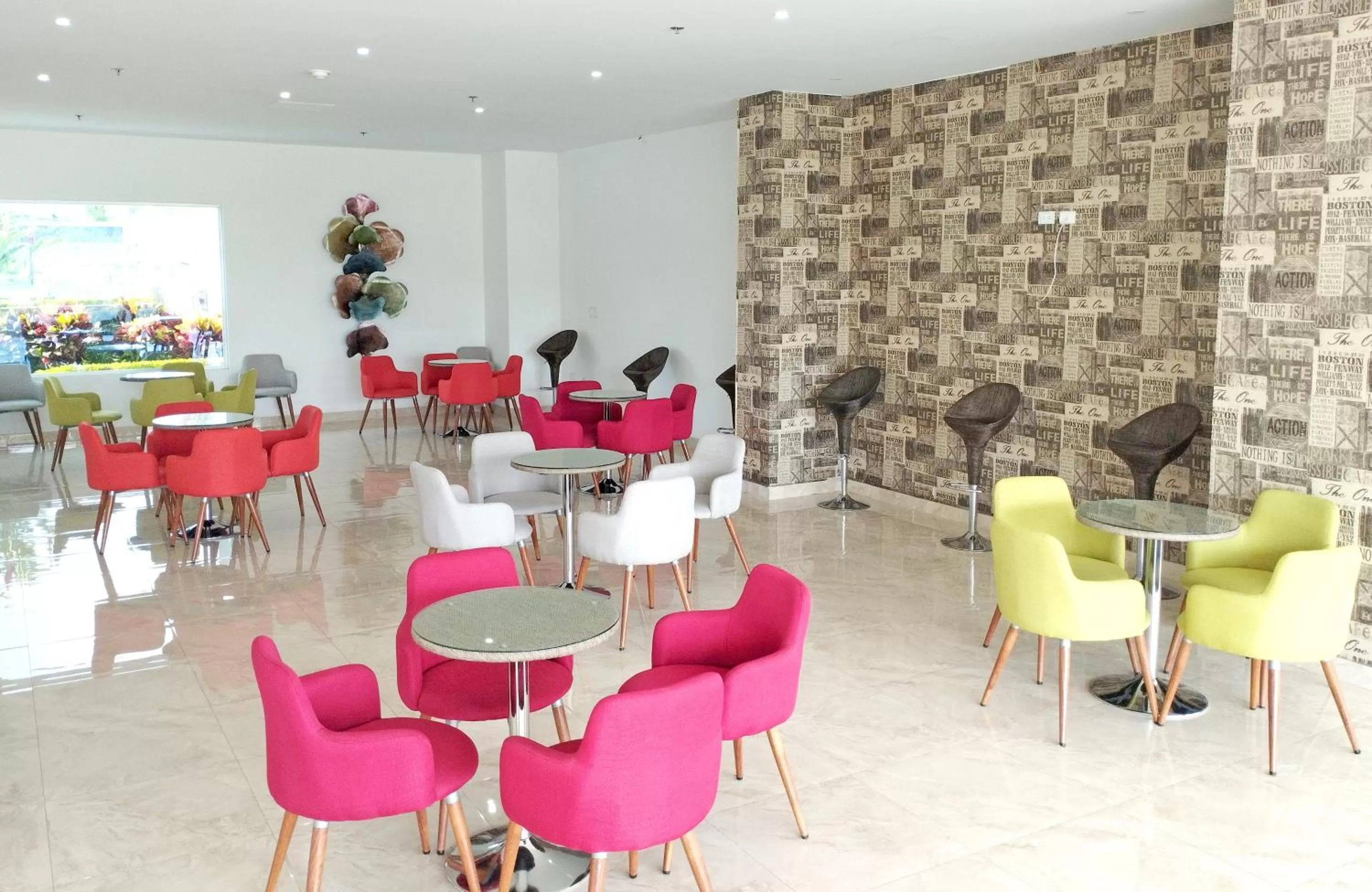 Restaurant/places to eat in Hotel Real Elim International