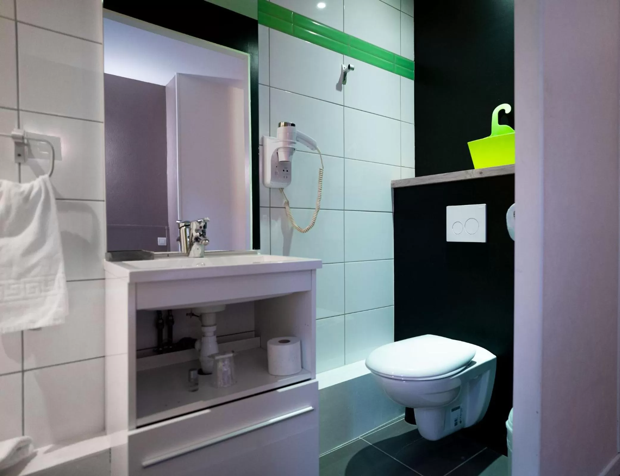 Bathroom in Hotel De Quebec