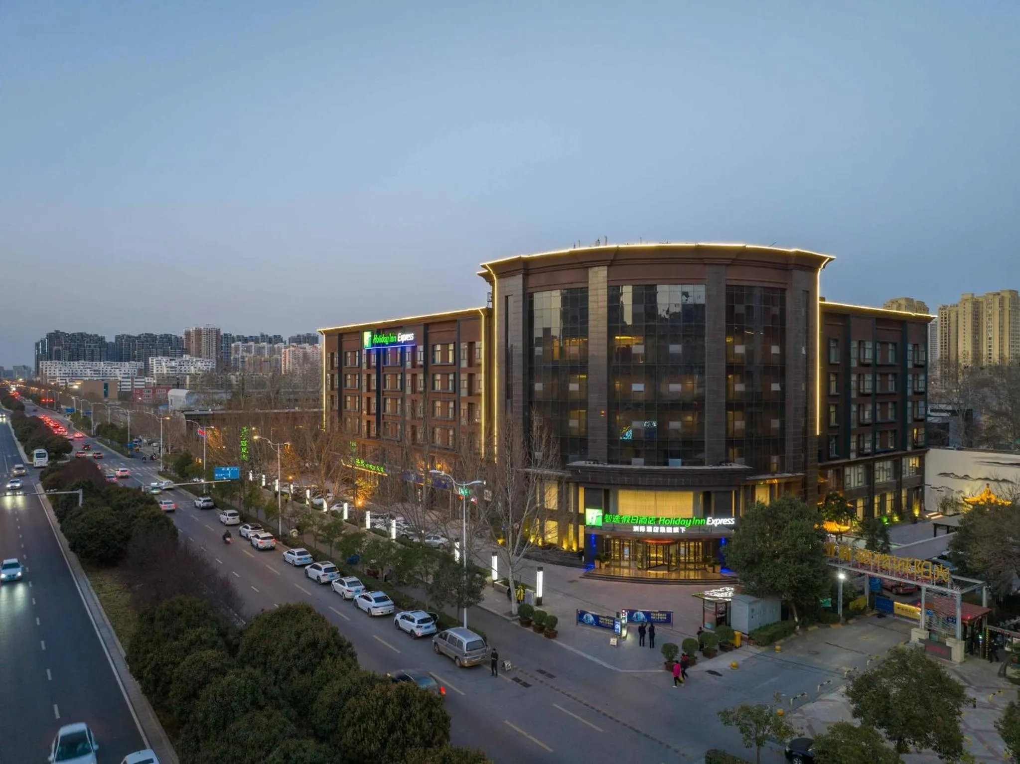 Property building in Holiday Inn Express Zhengzhou Guancheng by IHG