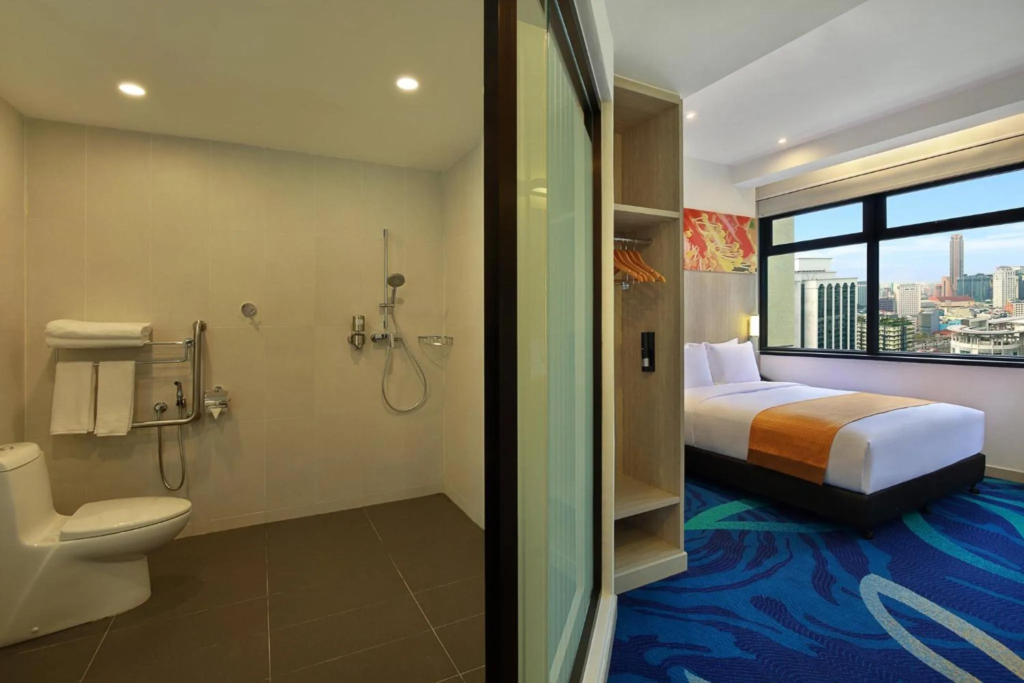Photo of the whole room, Bed in Holiday Inn Express Kuala Lumpur City Centre by IHG