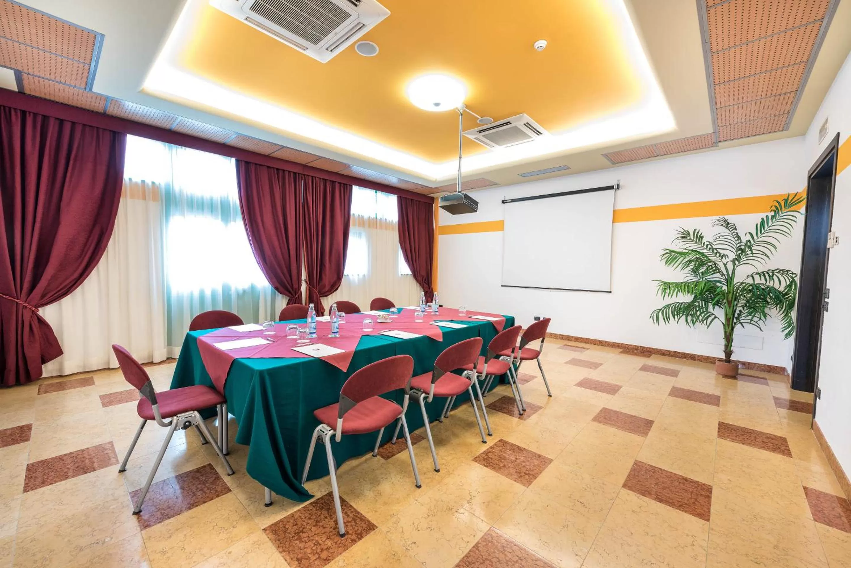 Meeting/conference room in West Point Airport Hotel