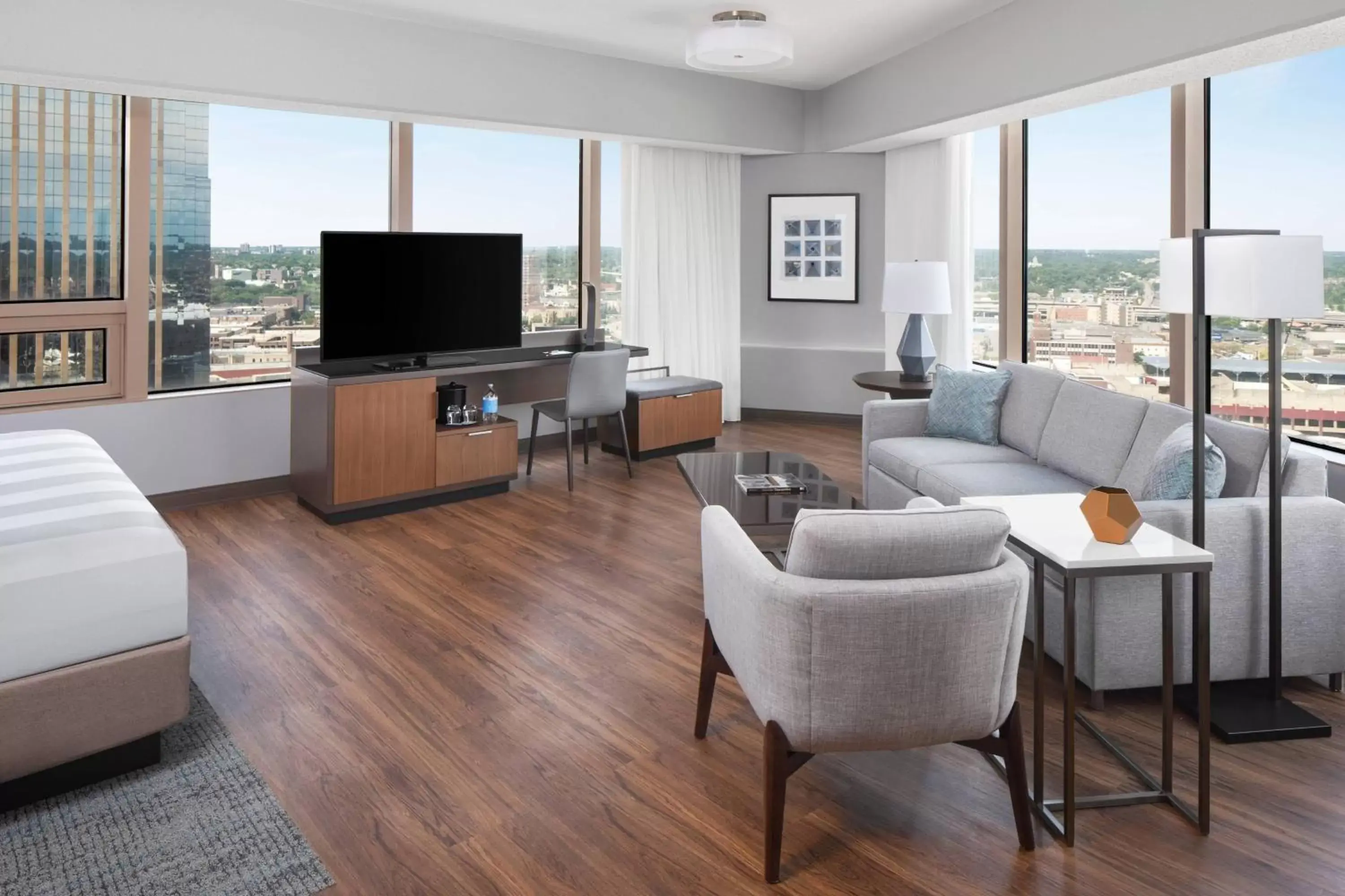 Executive Suite with City View - Corner Room in Minneapolis Marriott City Center Executive Suite with City View - Corner Room in Minneapolis Marriott City Center