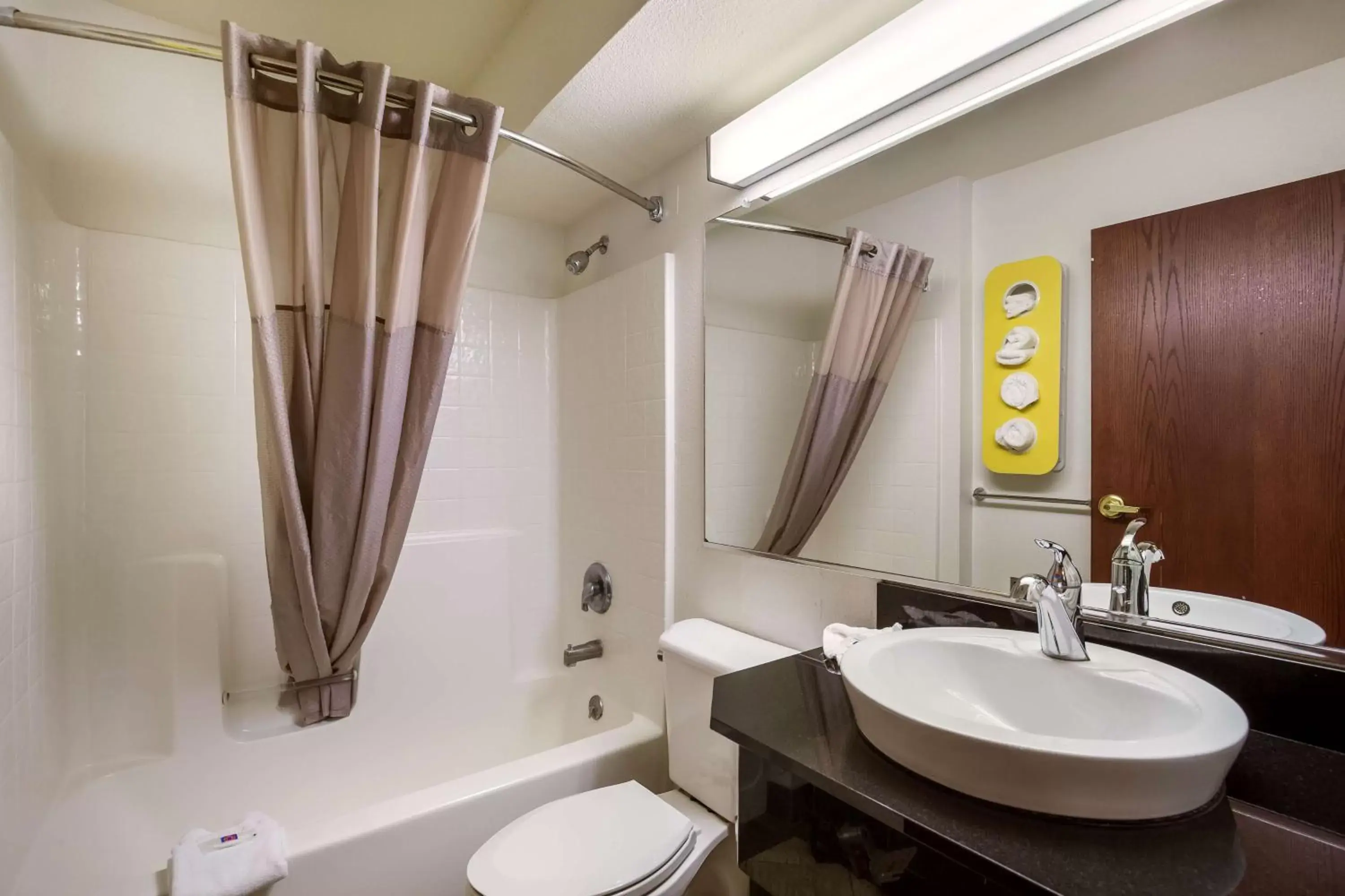 Deluxe King Room - single occupancy - Non-Smoking in Motel 6-Dixon, CA Deluxe King Room - single occupancy - Non-Smoking in Motel 6-Dixon, CA