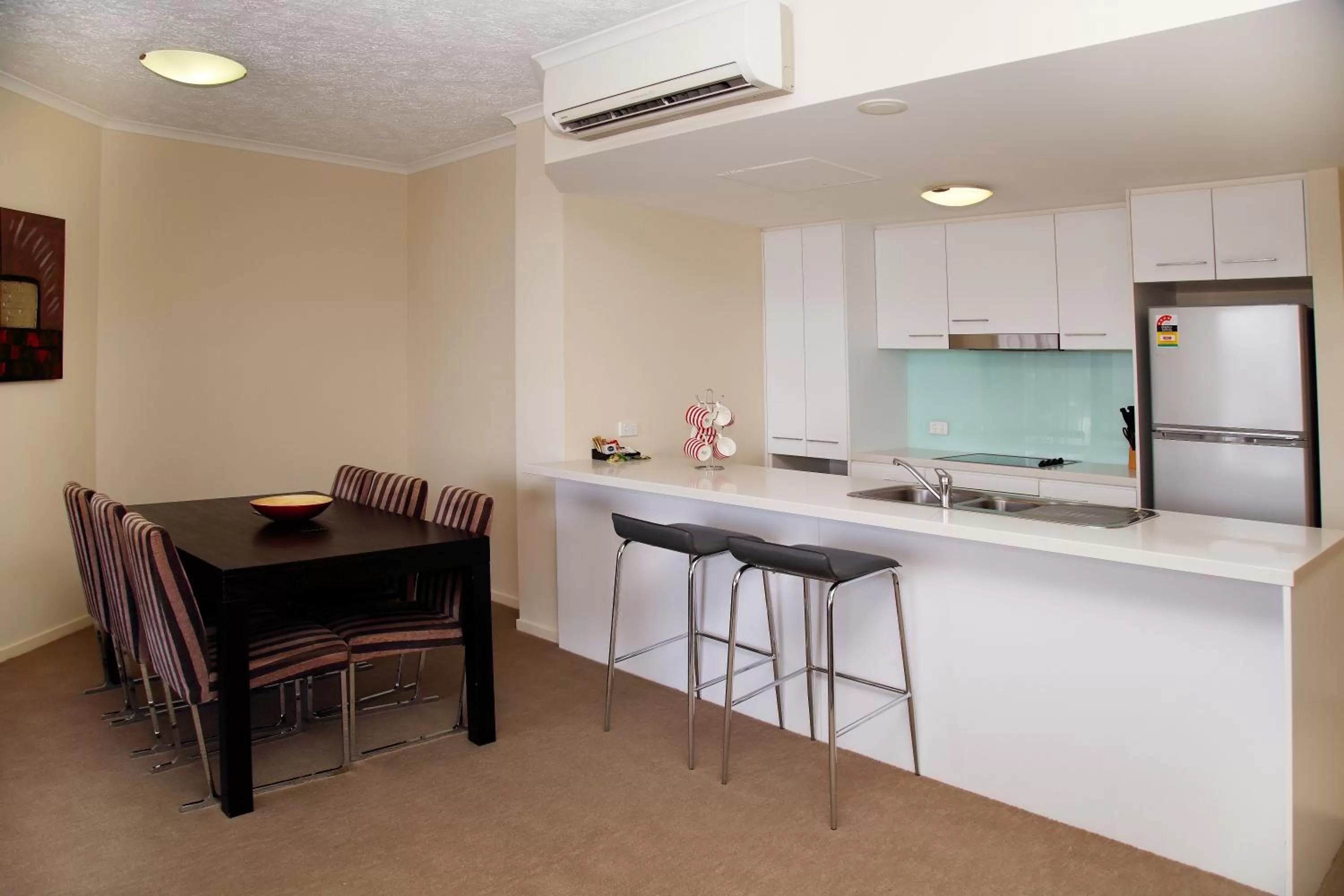 Kitchen or kitchenette in Toowoomba Central Plaza Apartment Hotel Official