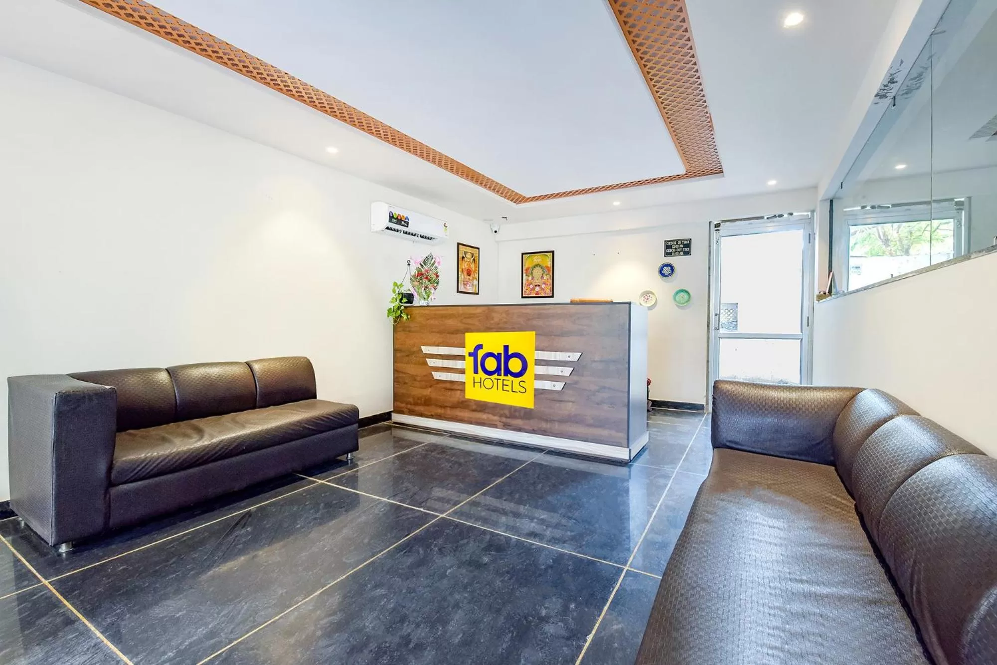 Lobby or reception in FabHotel JBS Heritage